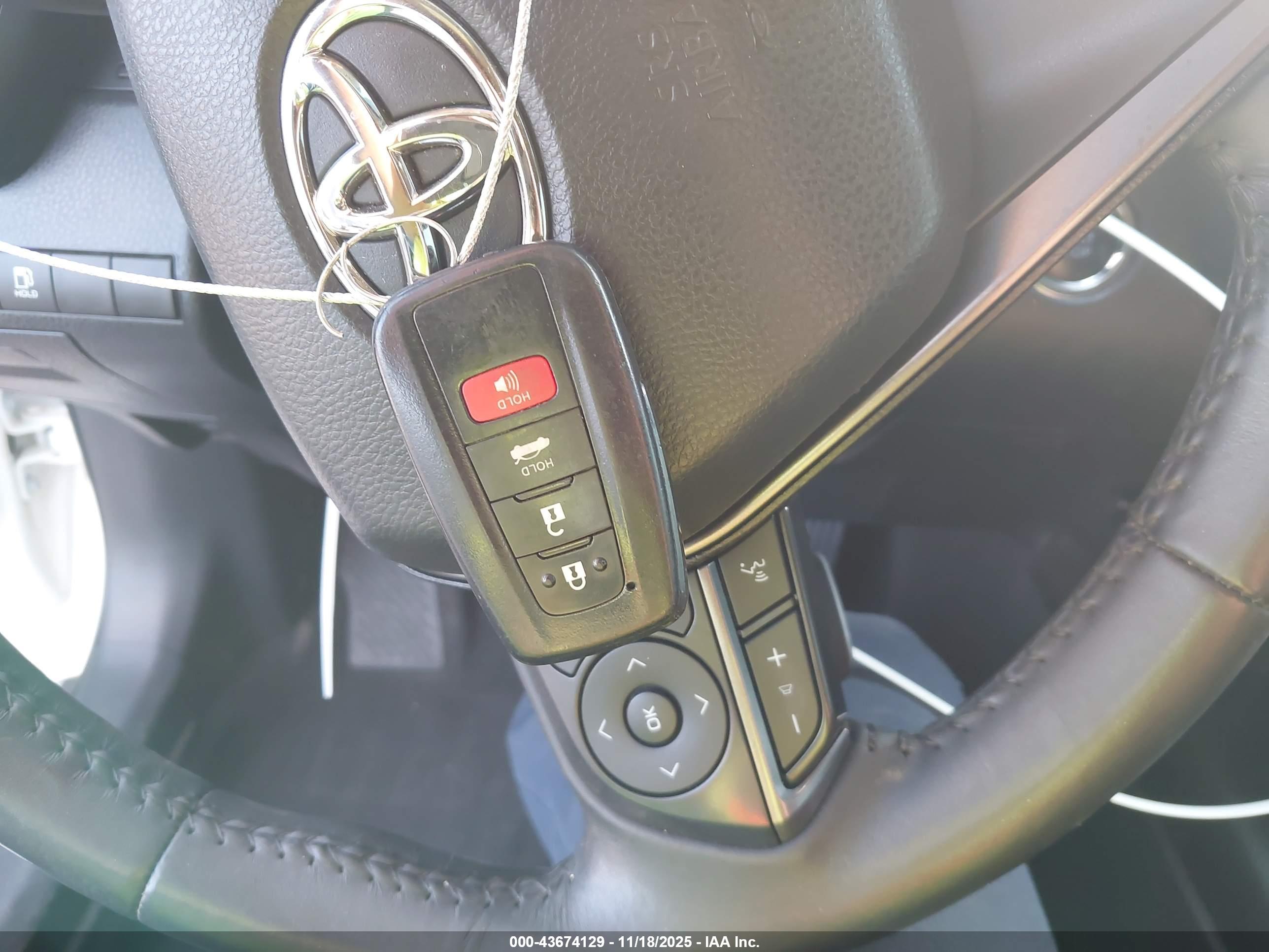 TOYOTA CAMRY image 11