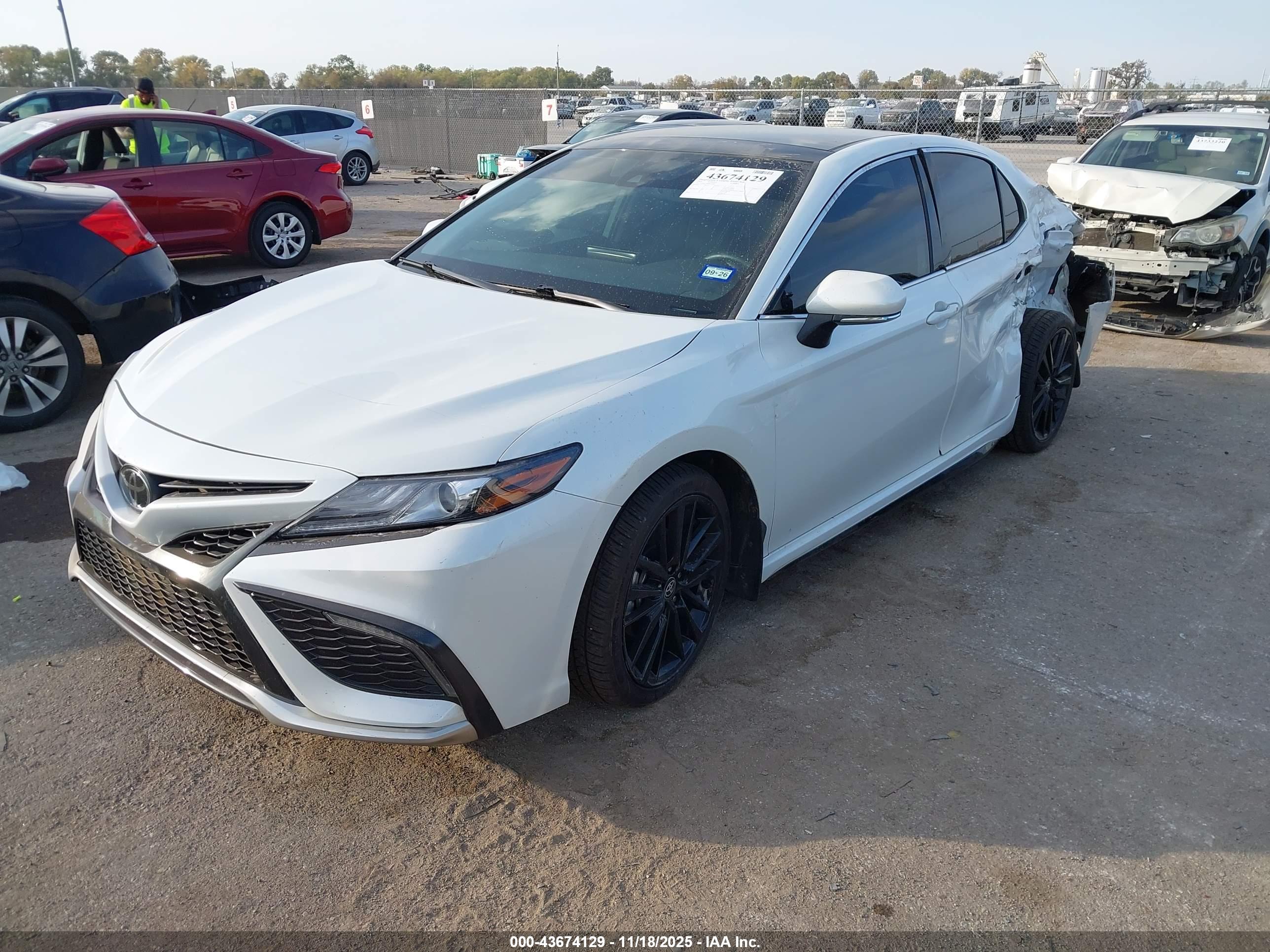 TOYOTA CAMRY image 2