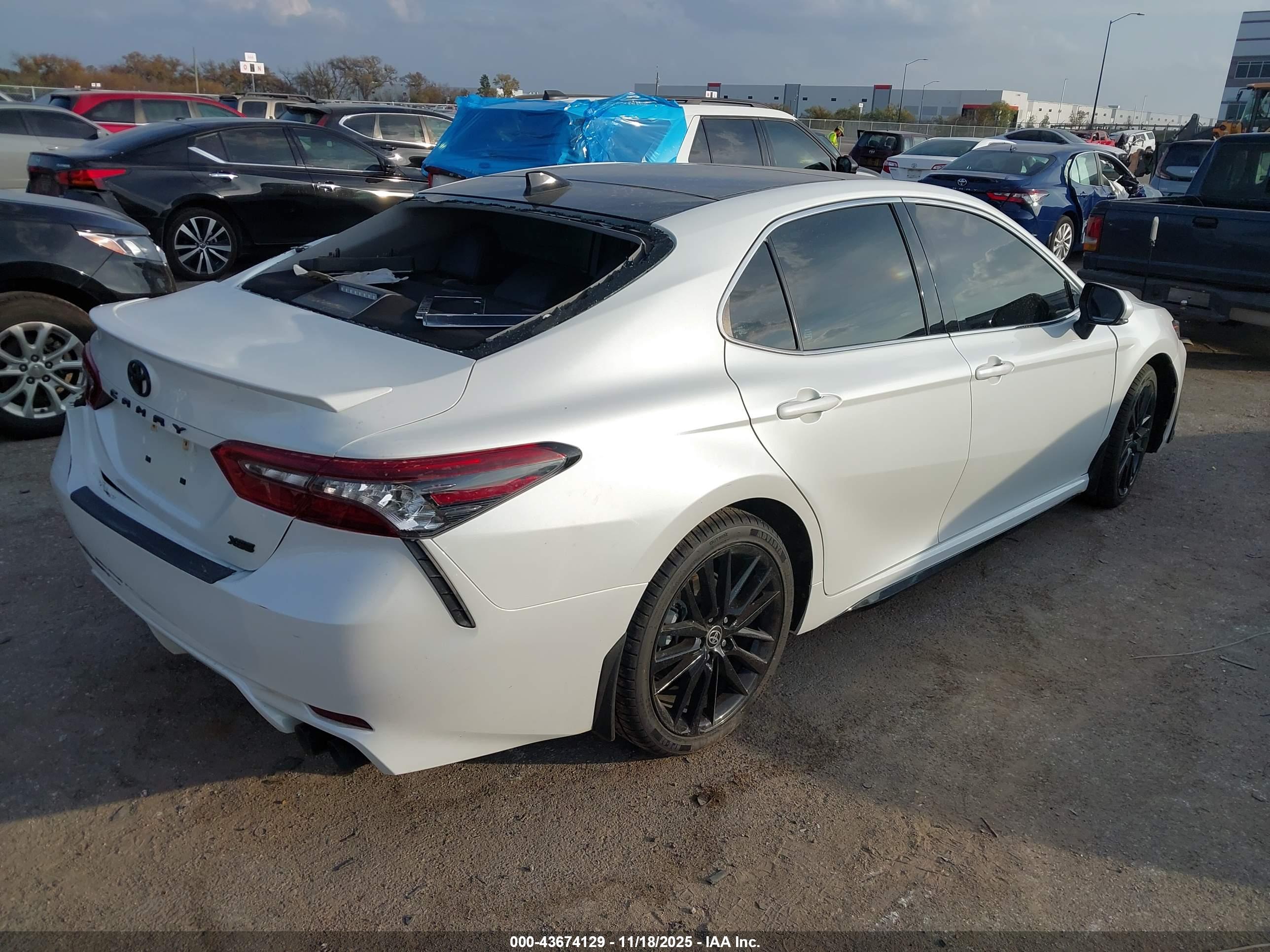 TOYOTA CAMRY image 4