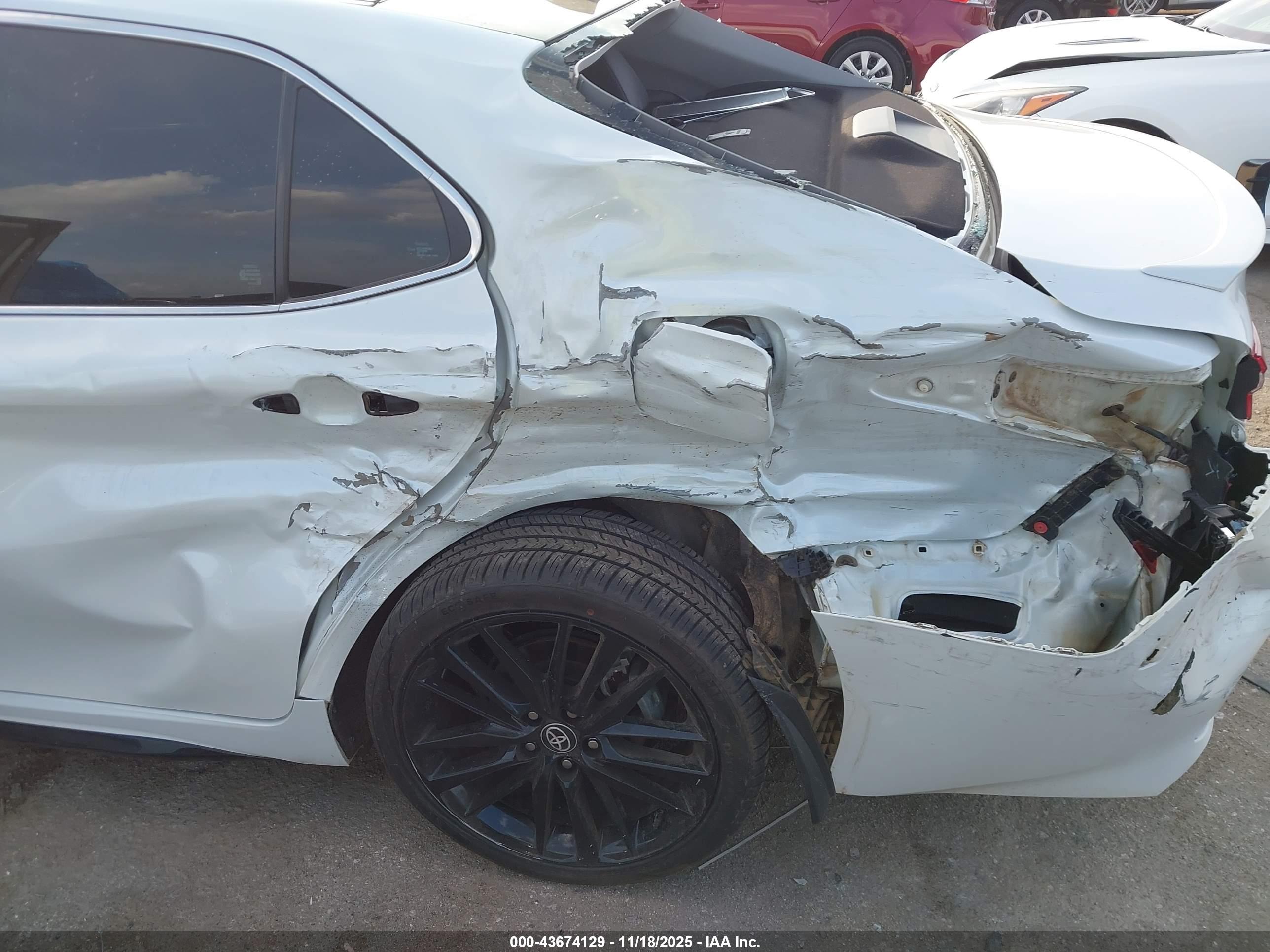 TOYOTA CAMRY image 6