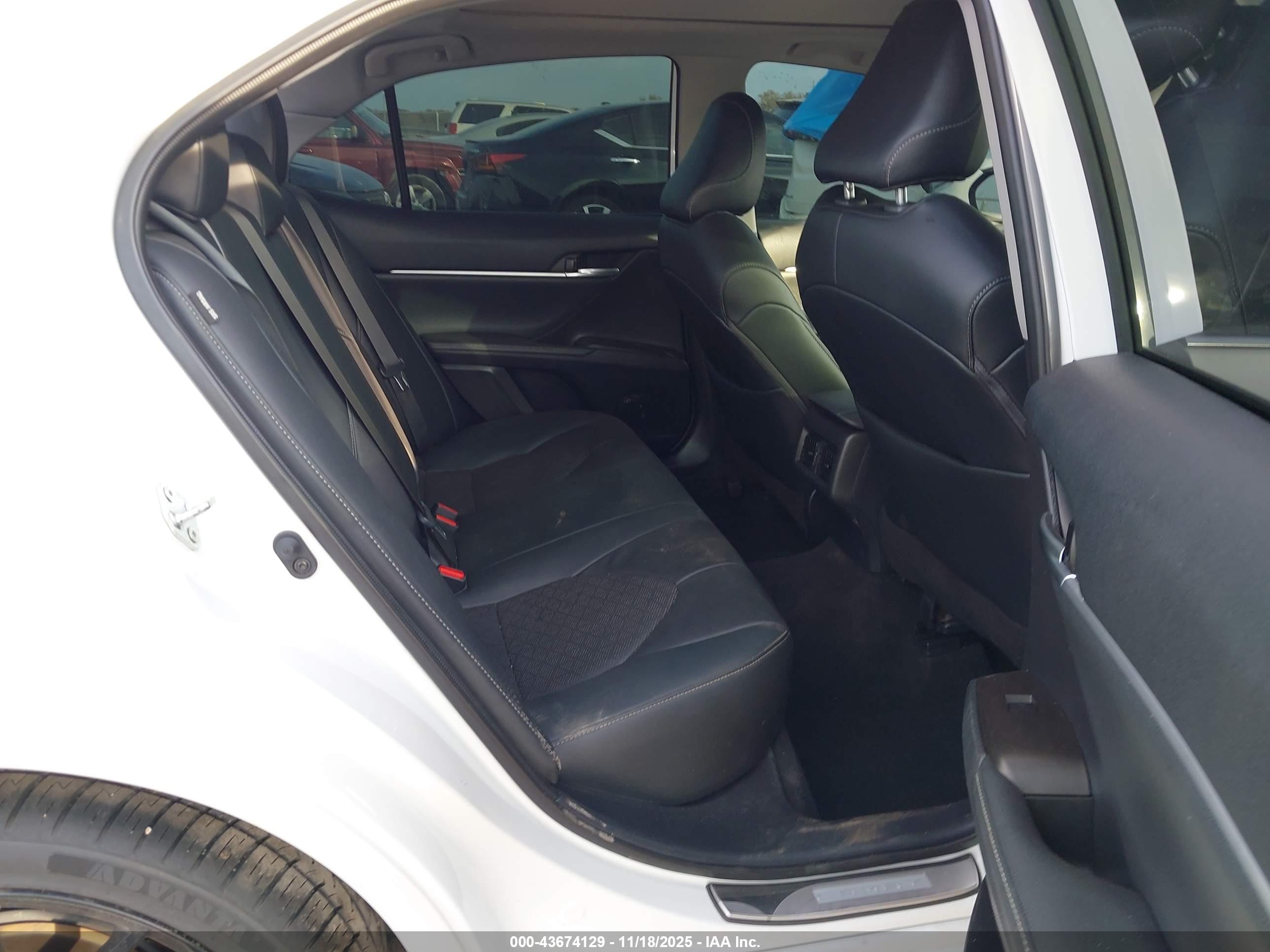 TOYOTA CAMRY image 8