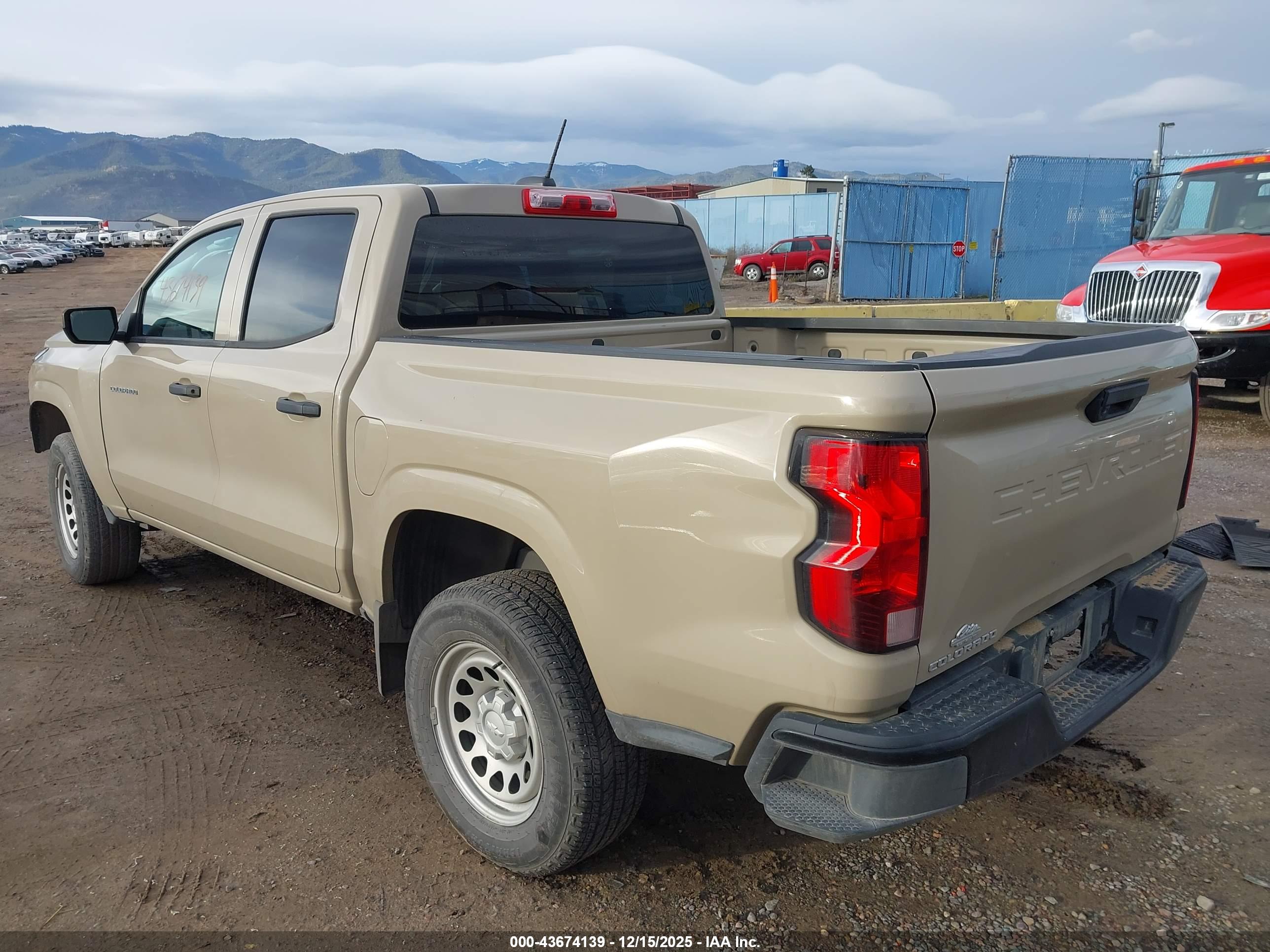 CHEVROLET COLORADO image 3