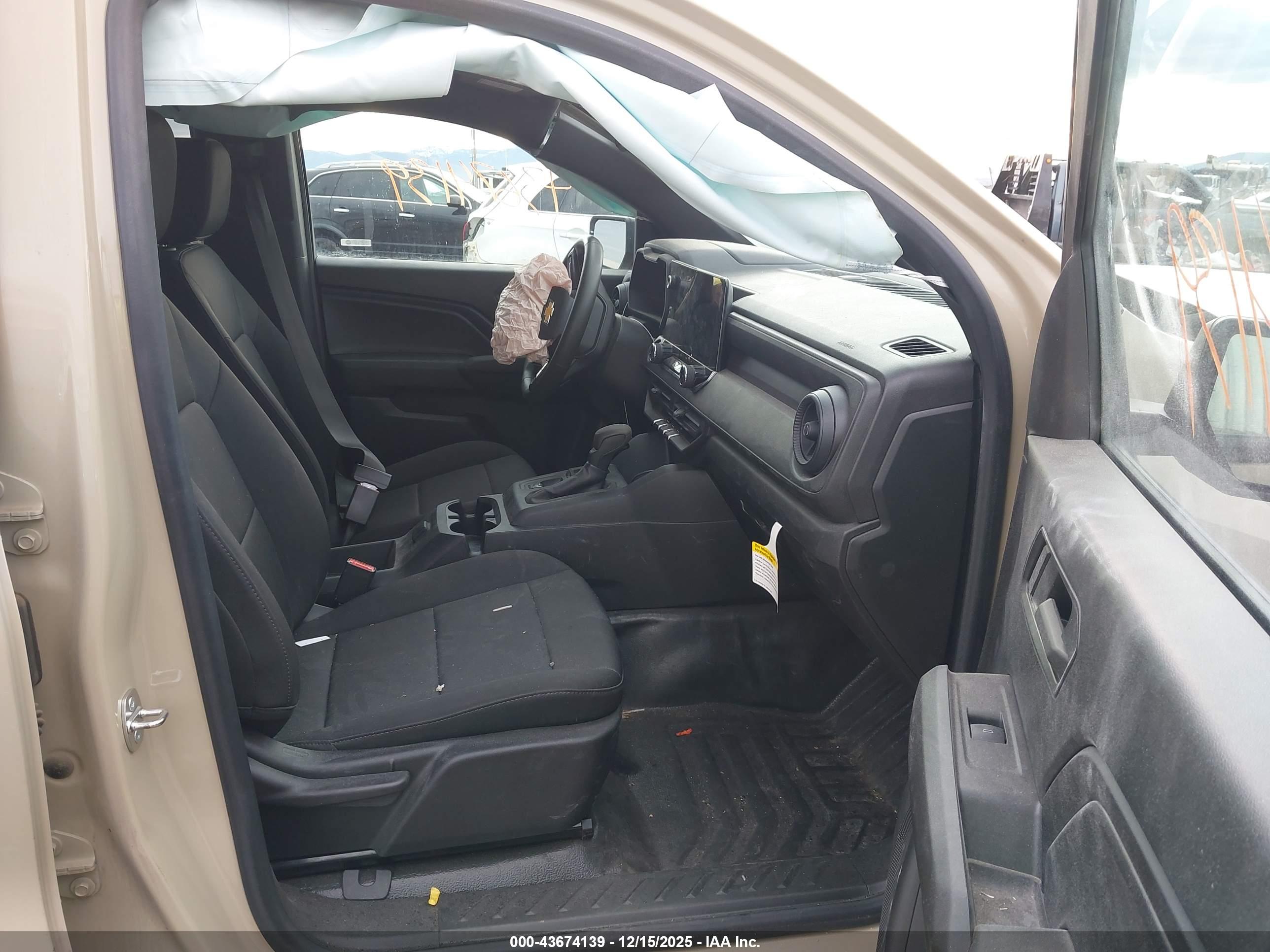 CHEVROLET COLORADO image 5