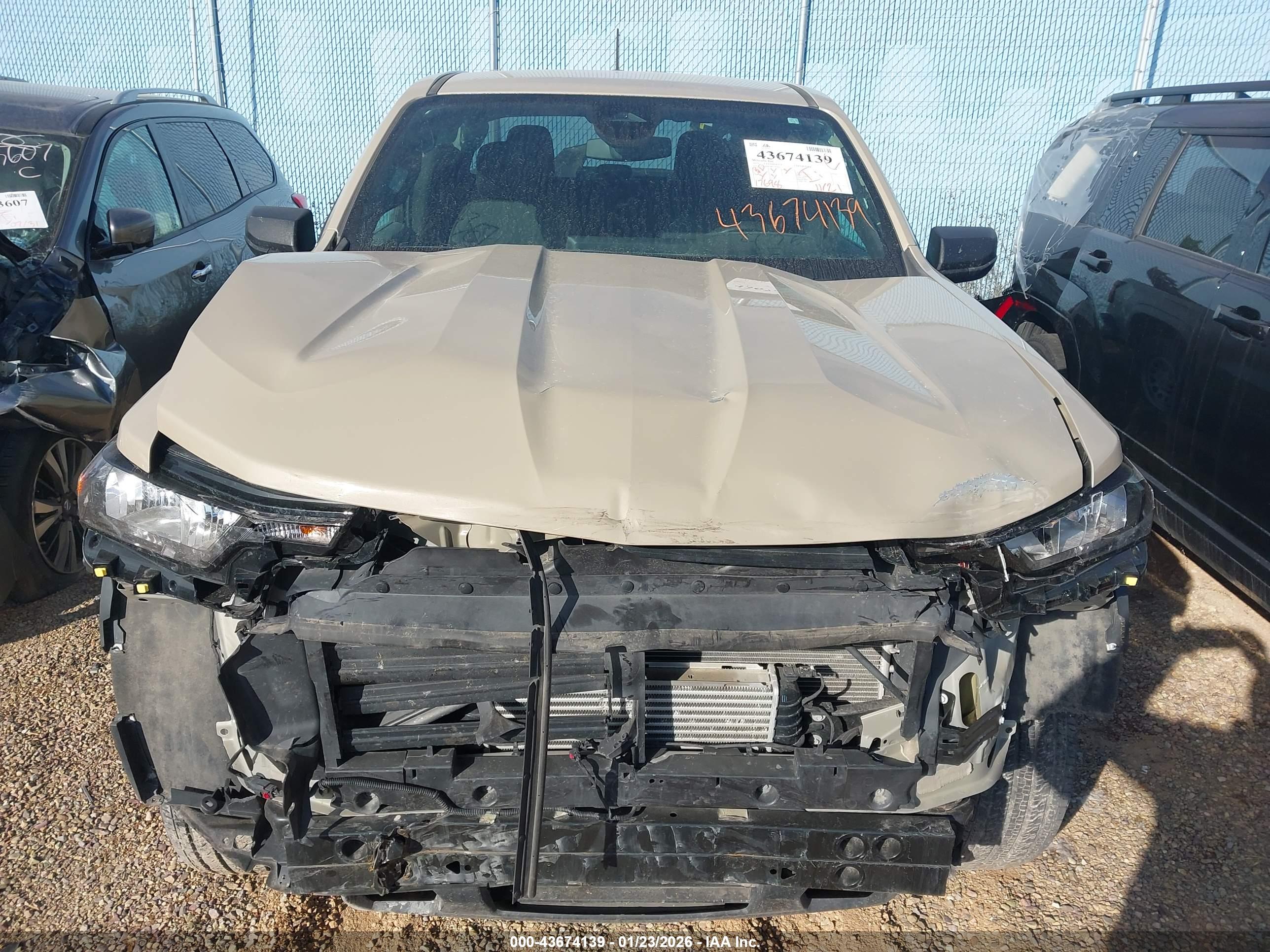 CHEVROLET COLORADO image 6