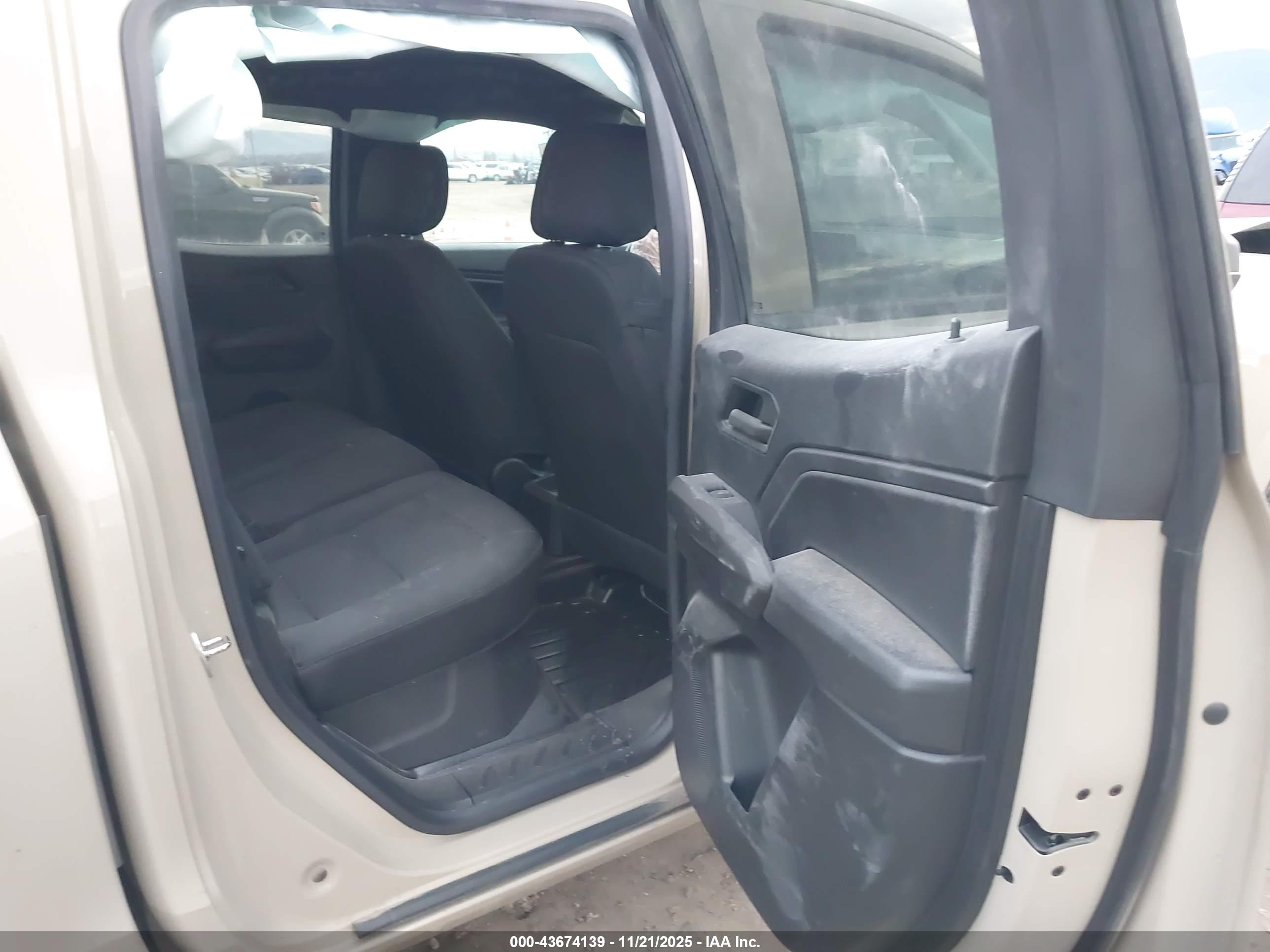 CHEVROLET COLORADO image 8