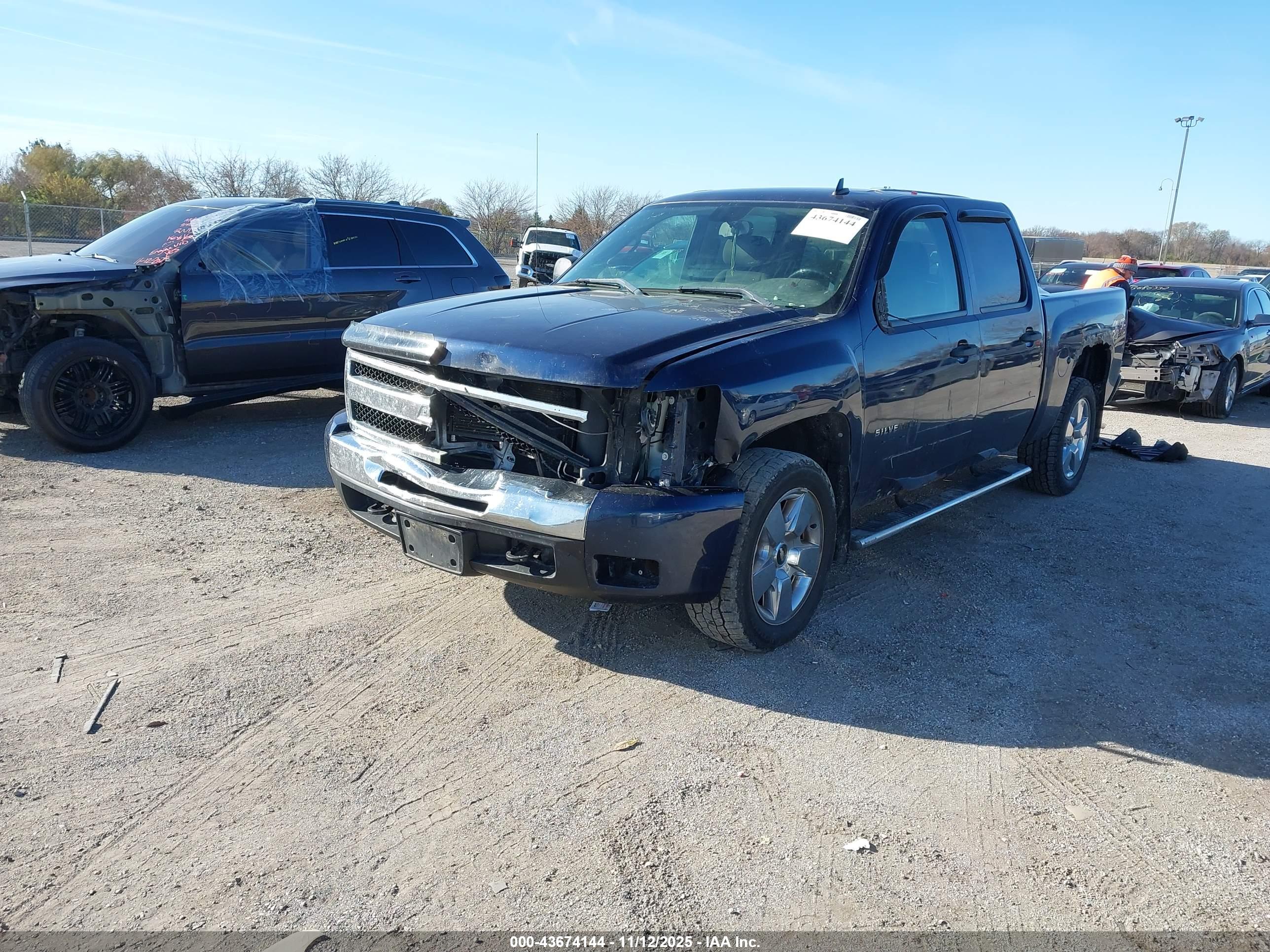 CHEVROLET SILVERADO image 2