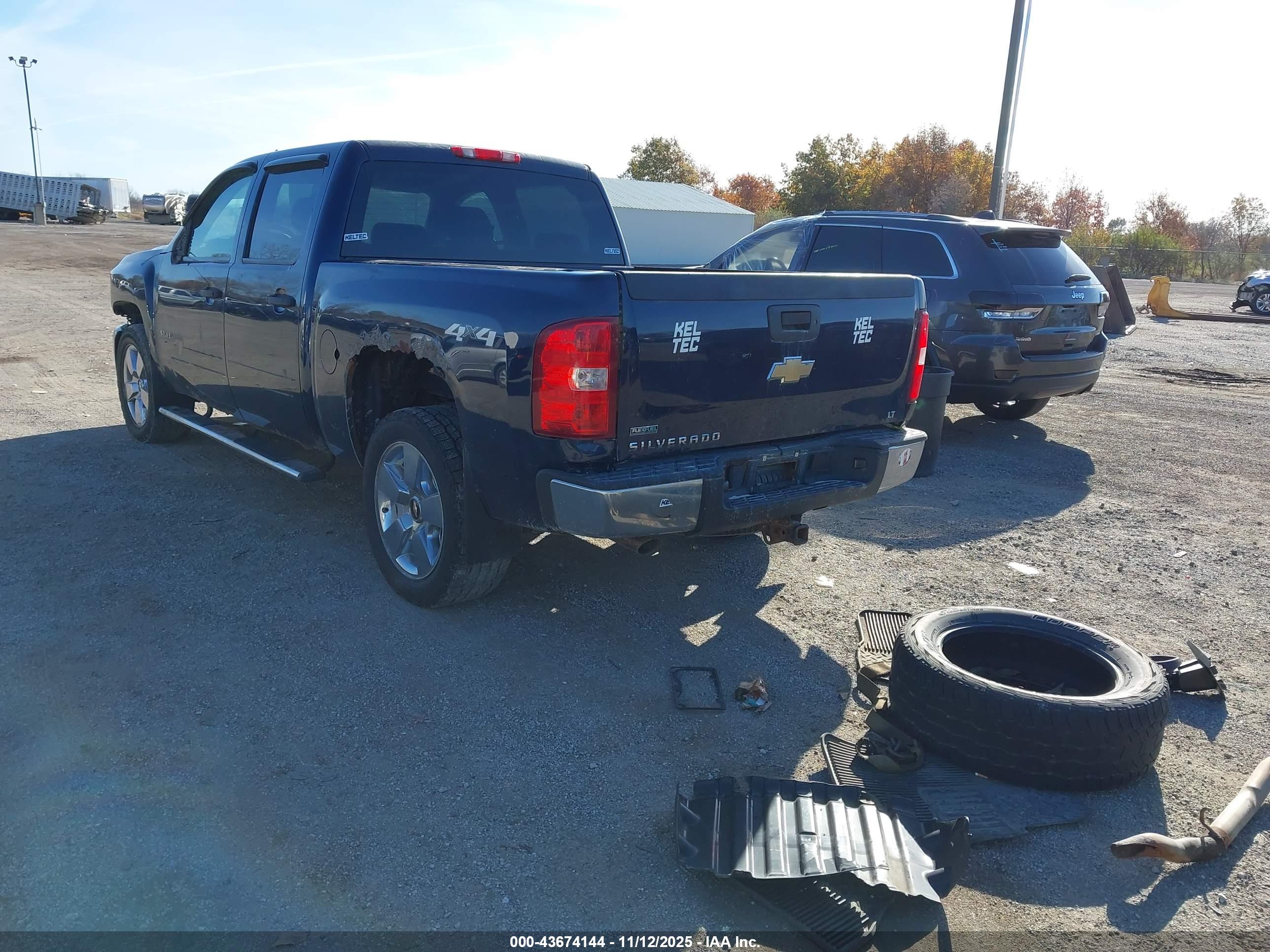 CHEVROLET SILVERADO image 3