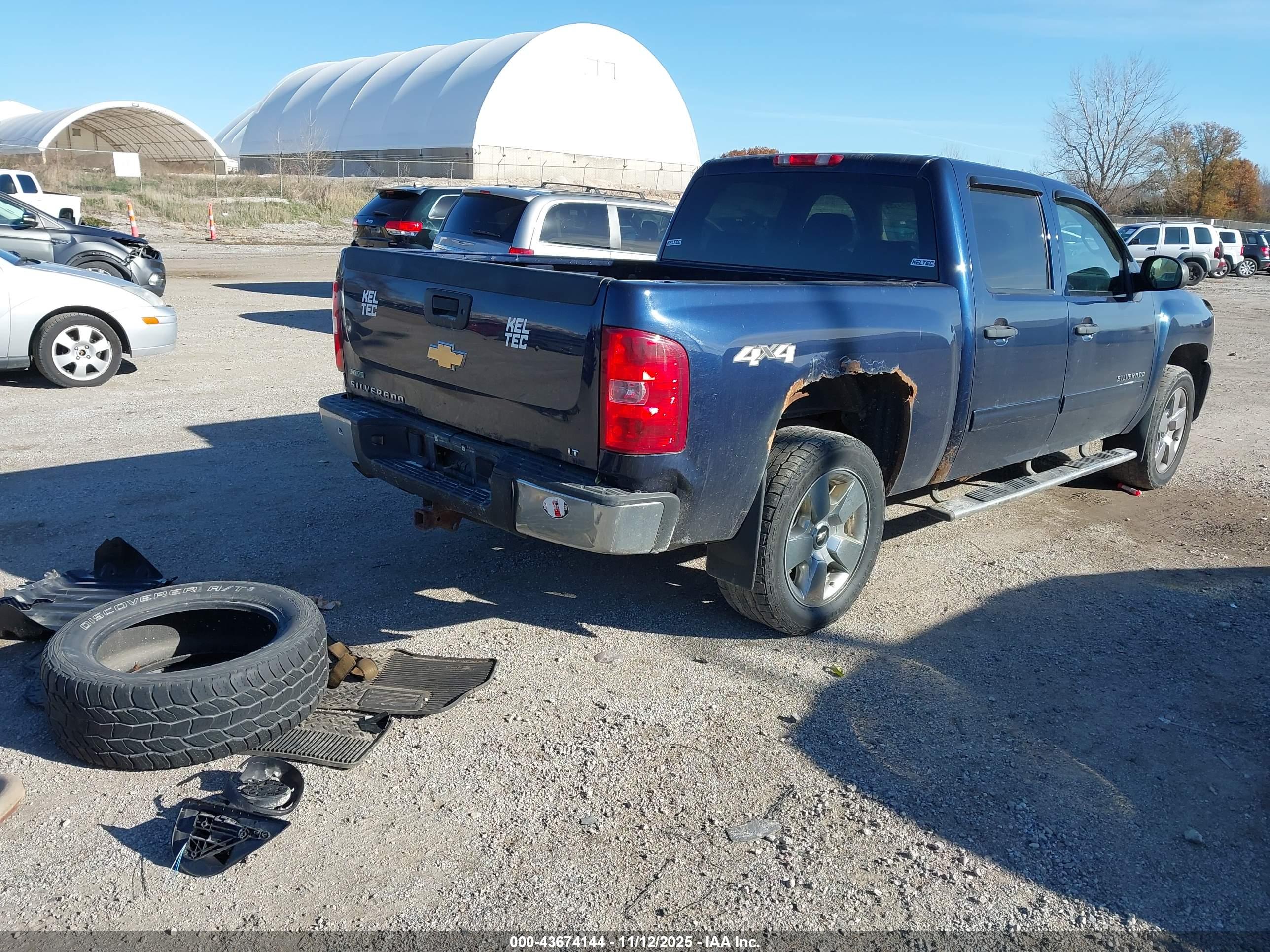 CHEVROLET SILVERADO image 4