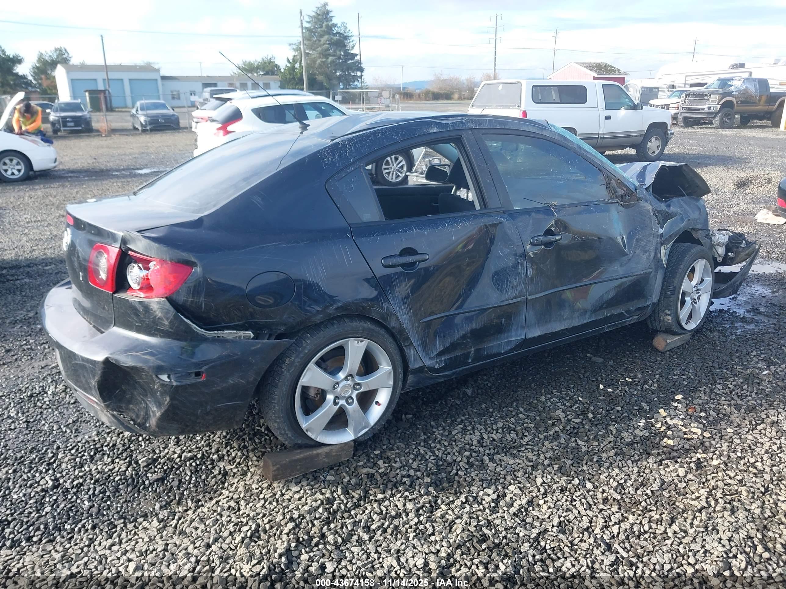 MAZDA MAZDA3 image 4