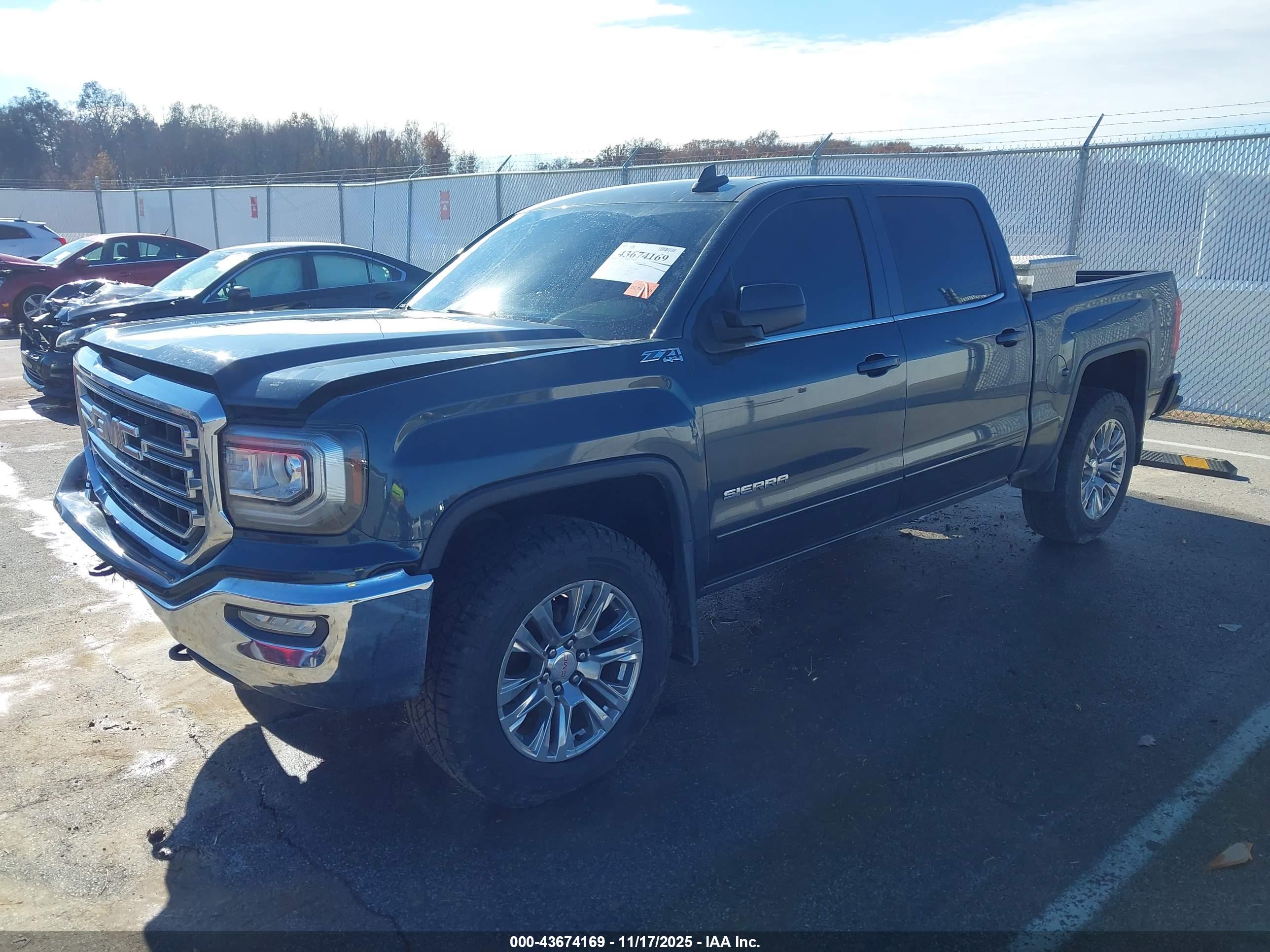 GMC SIERRA image 2