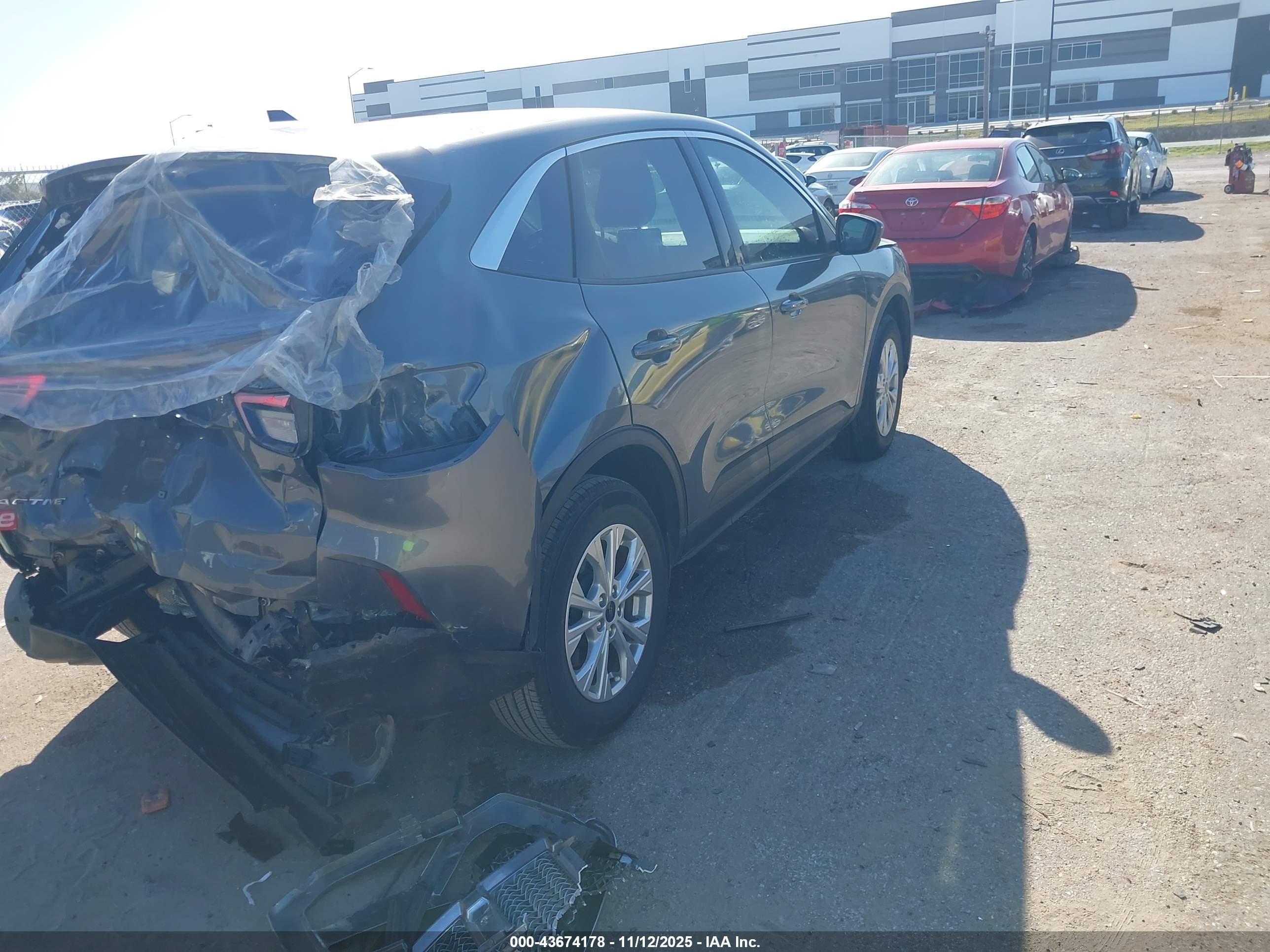 FORD ESCAPE image 4