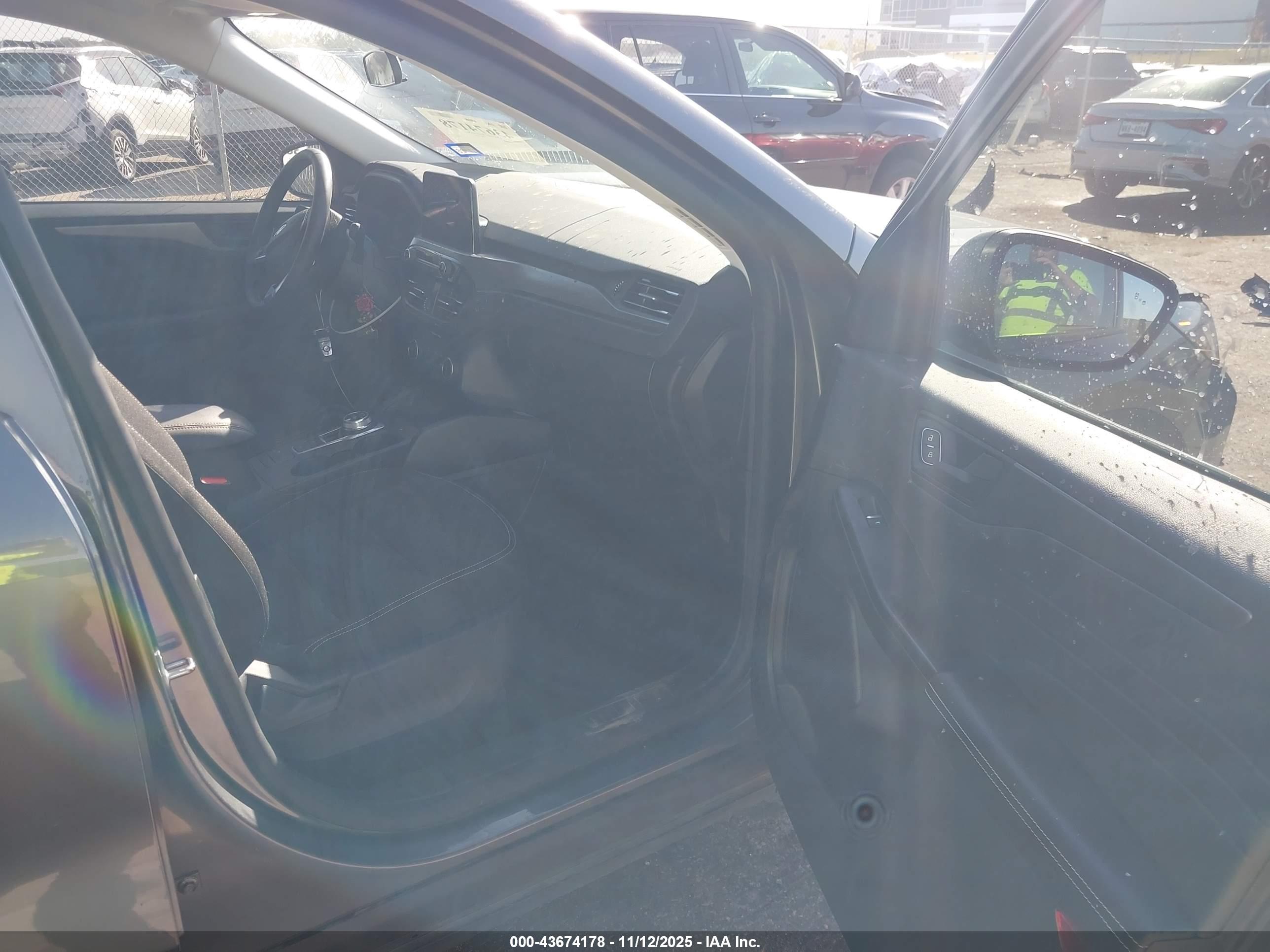 FORD ESCAPE image 5