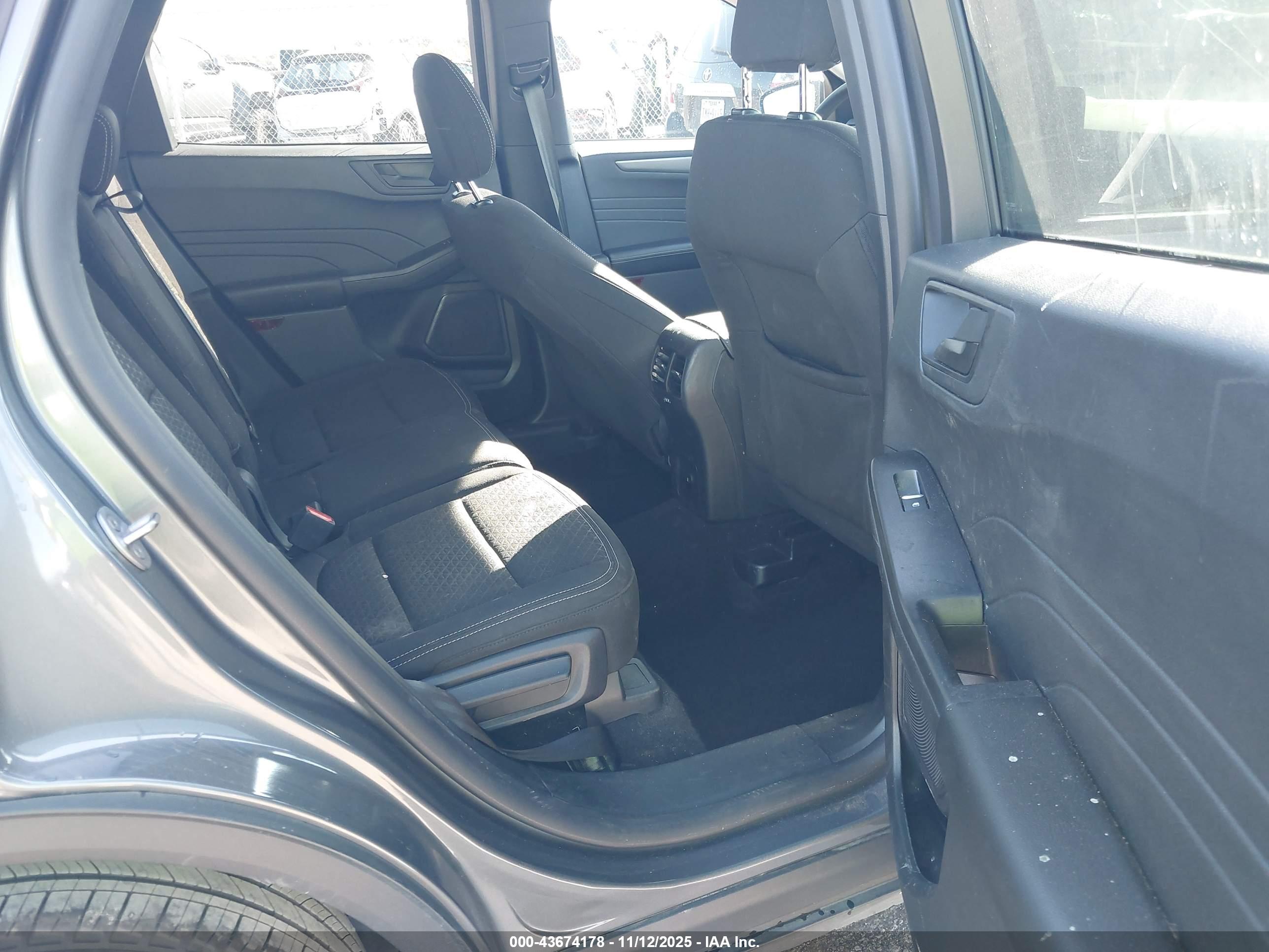 FORD ESCAPE image 8