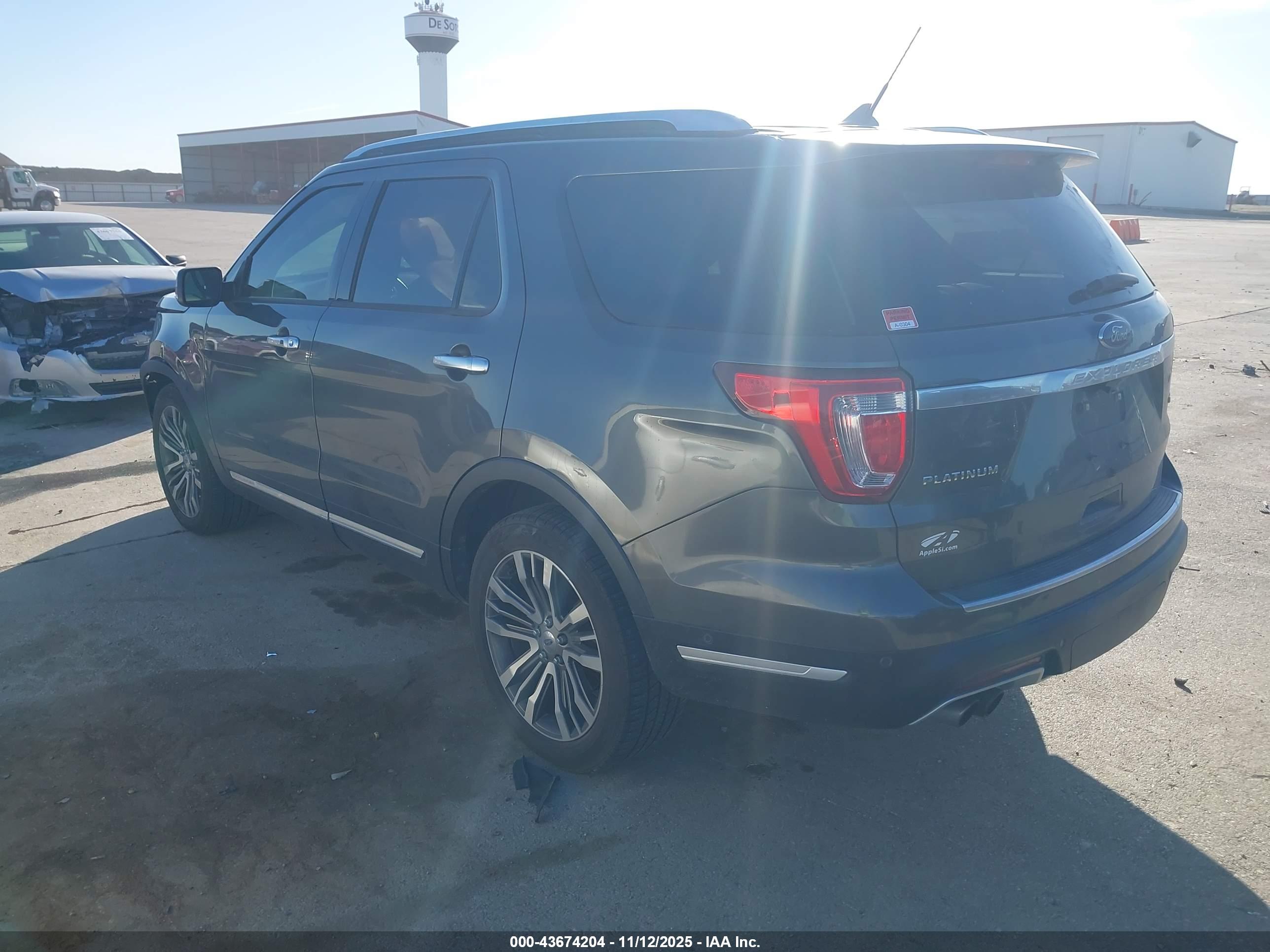 FORD EXPLORER image 3
