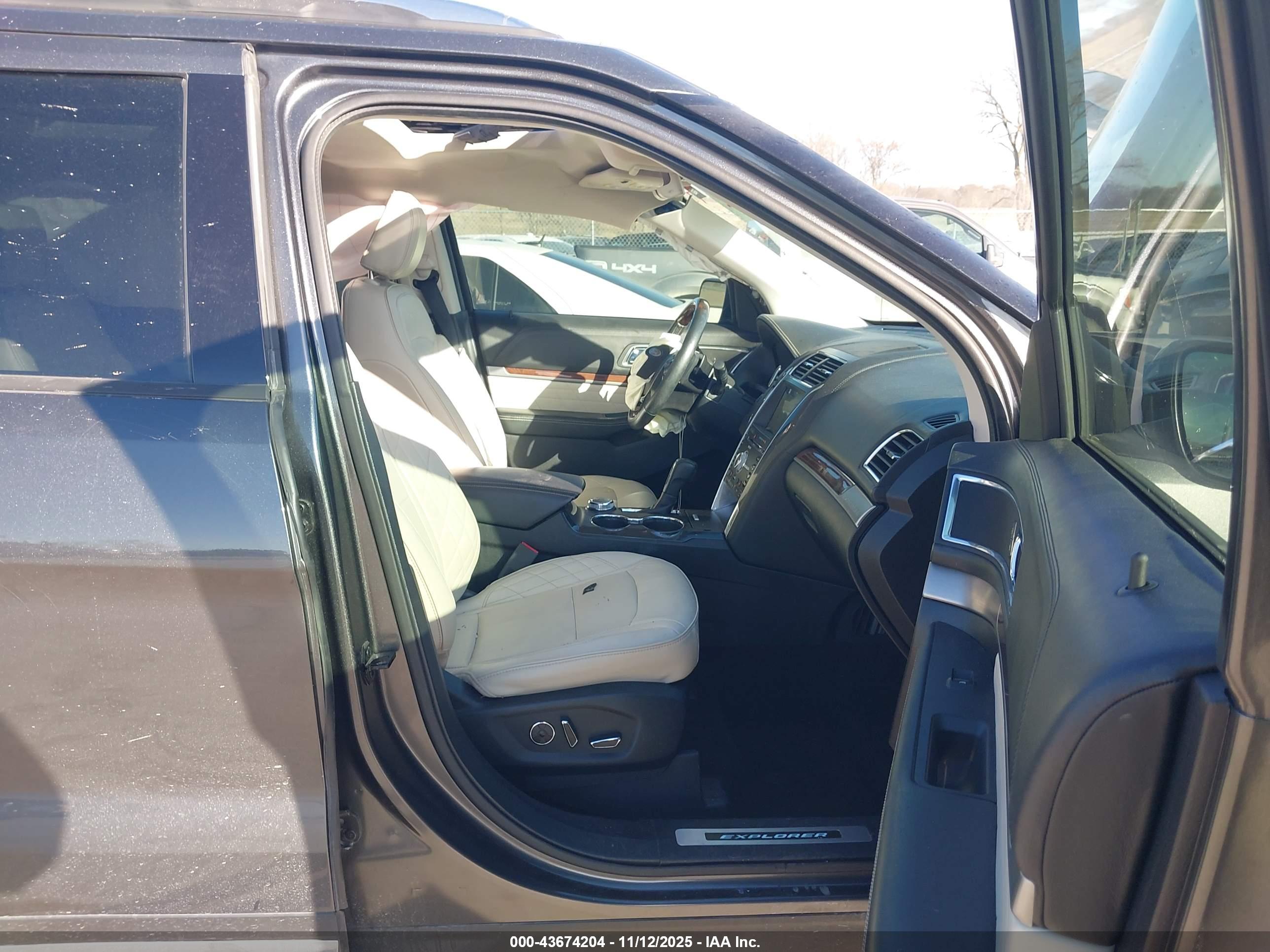 FORD EXPLORER image 5