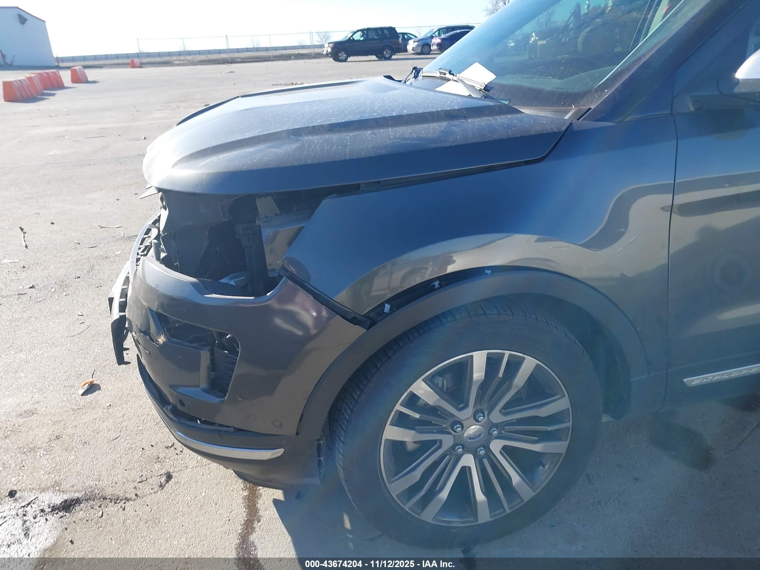 FORD EXPLORER image 6