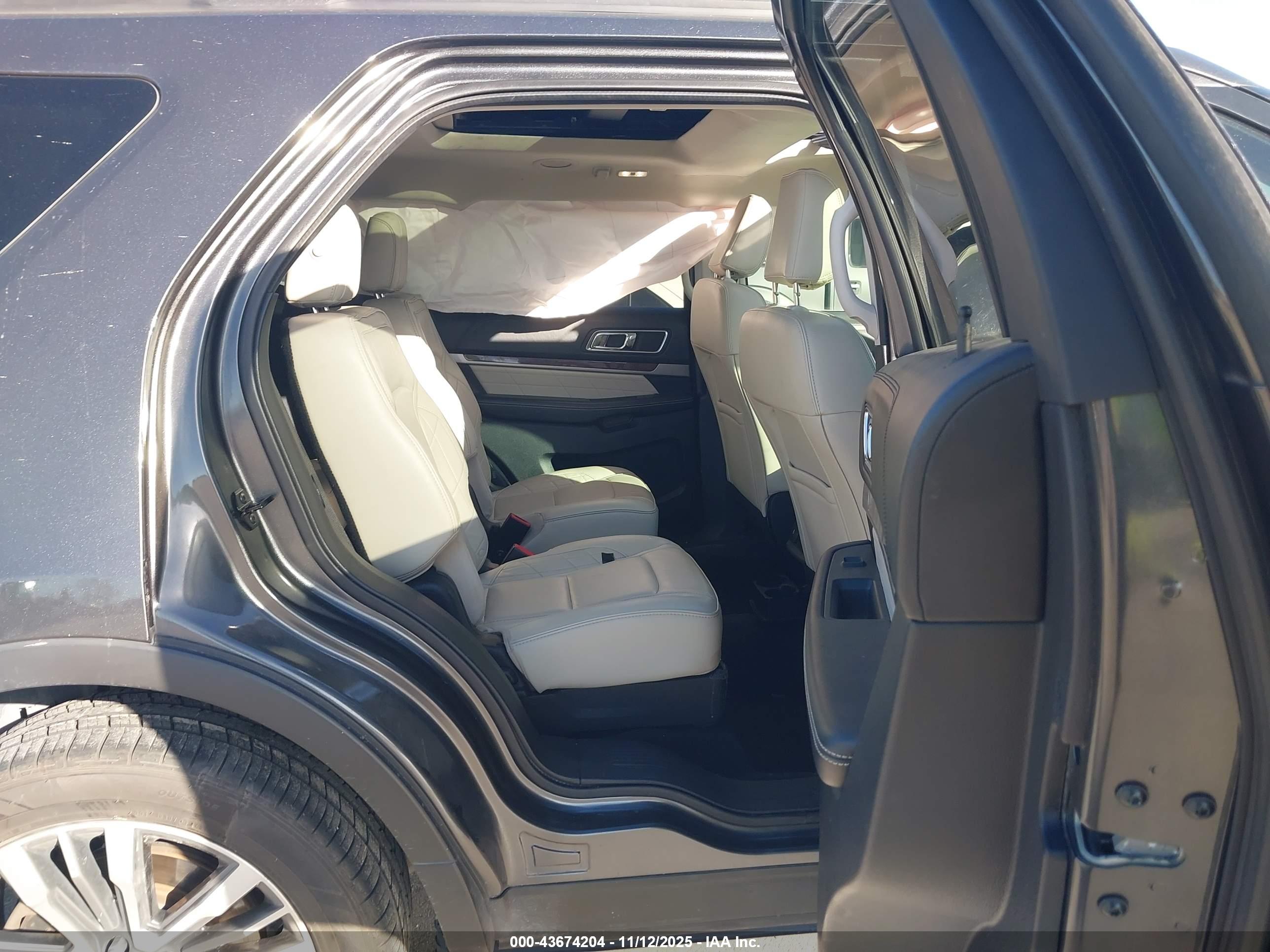 FORD EXPLORER image 8