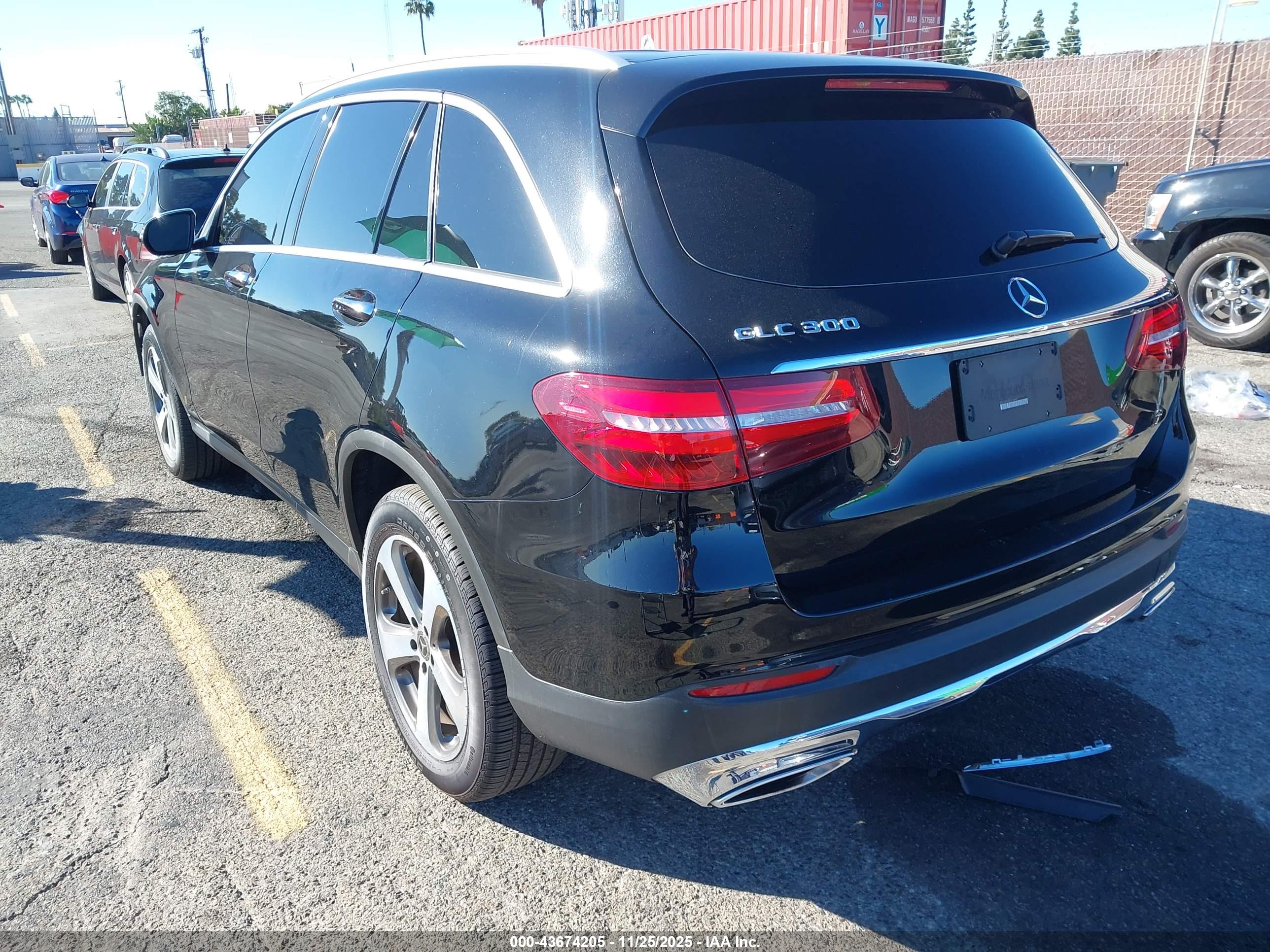 MERCEDES-BENZ GLC image 3