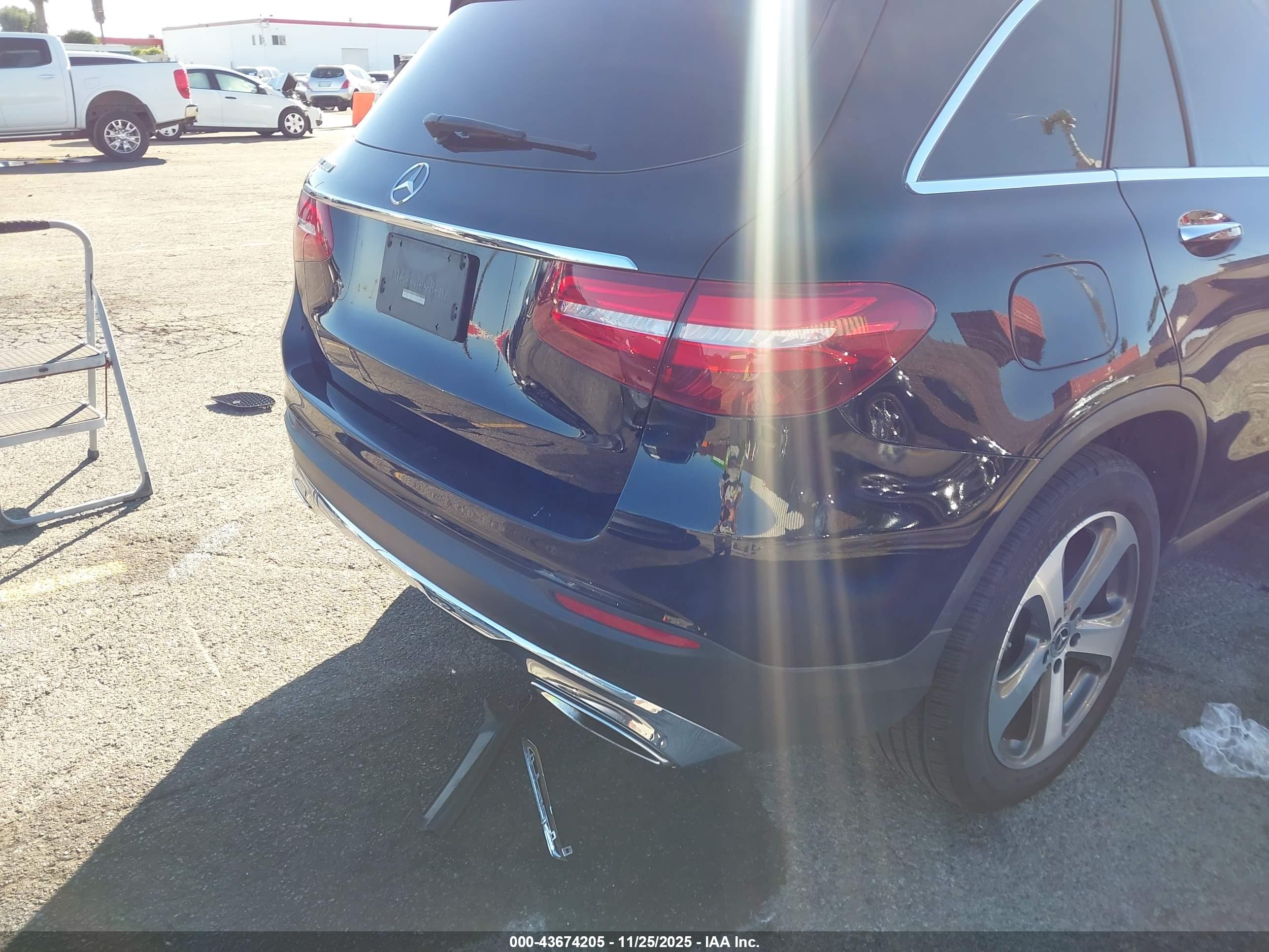 MERCEDES-BENZ GLC image 4
