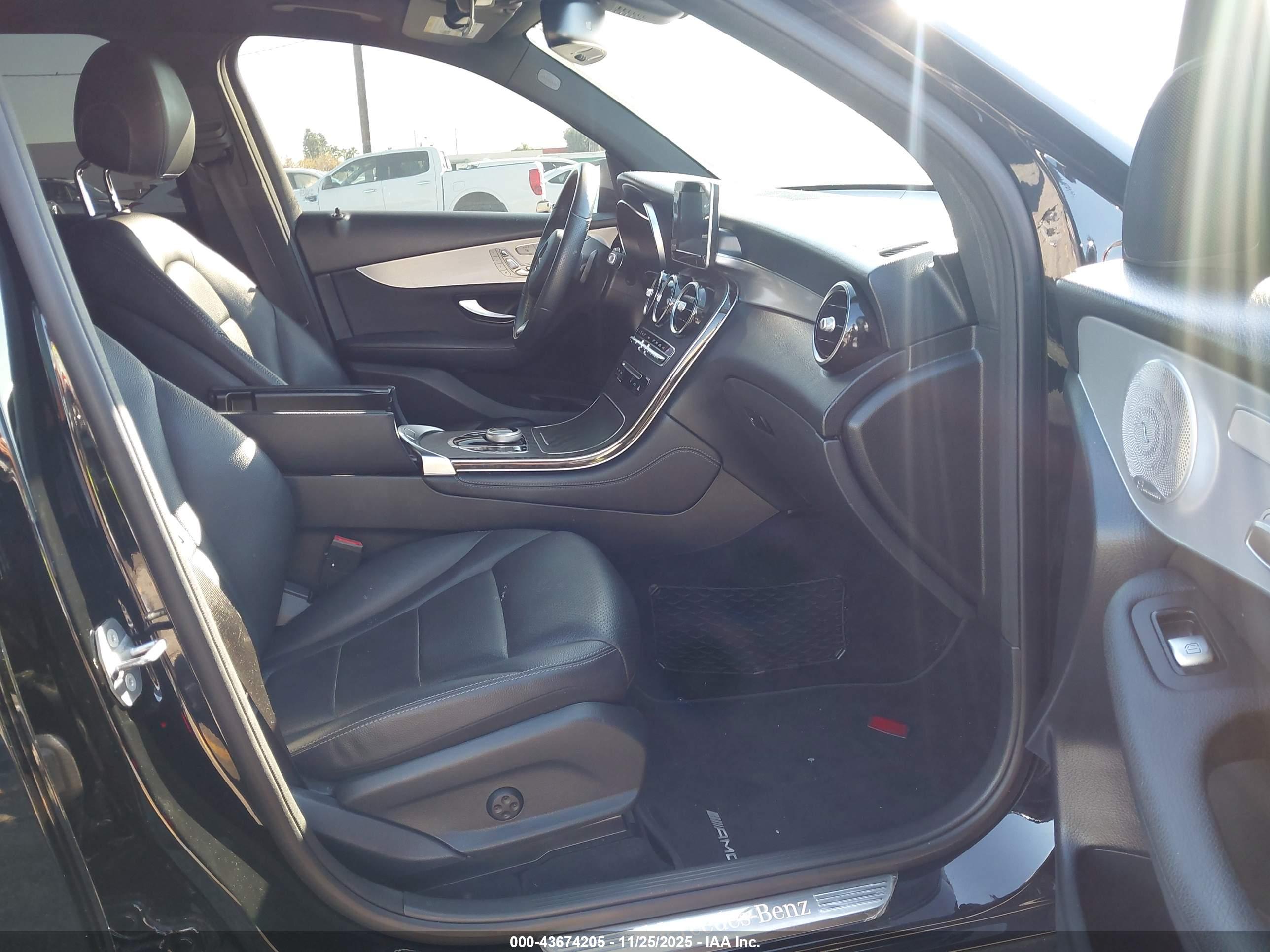 MERCEDES-BENZ GLC image 5