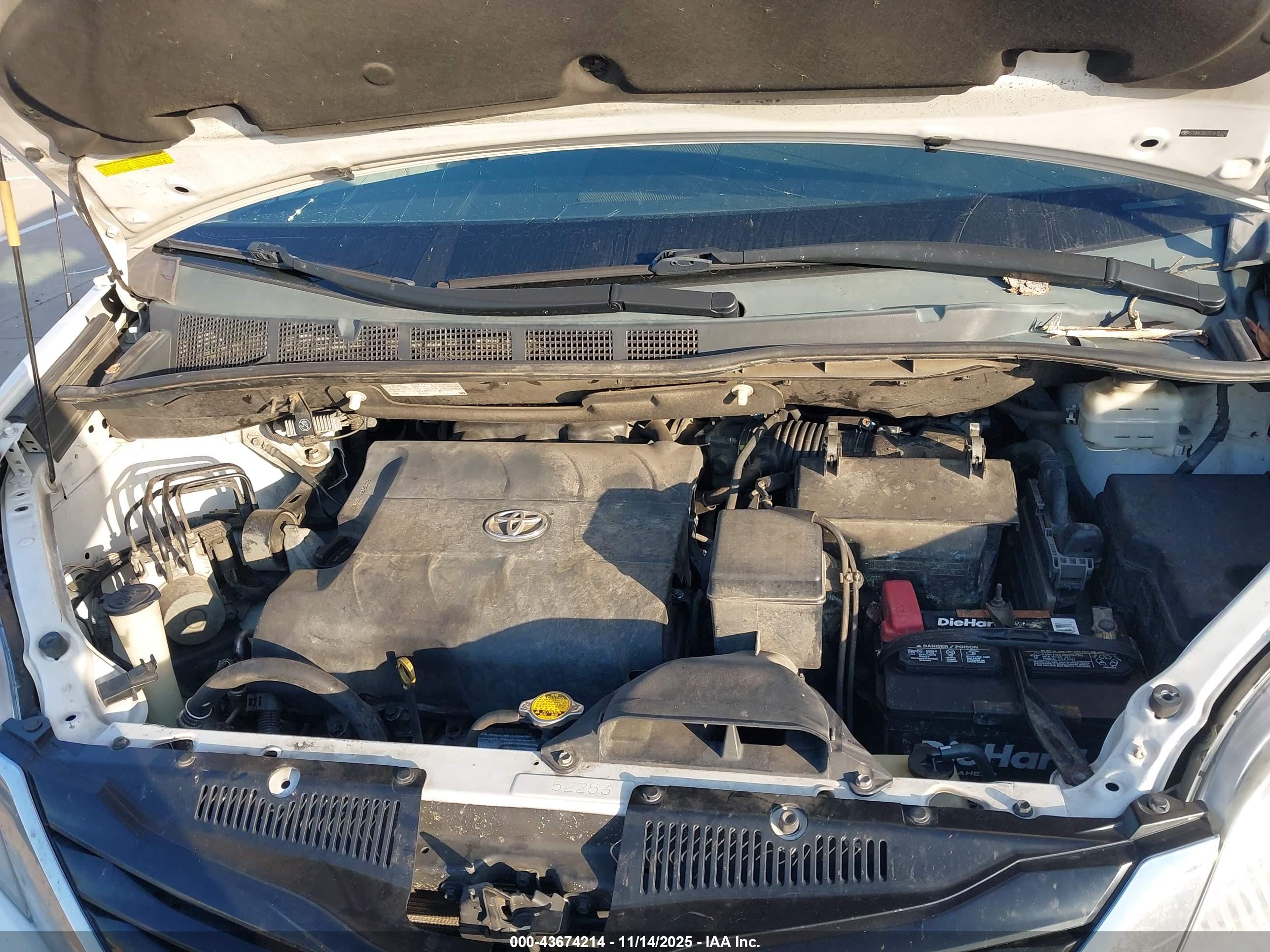 TOYOTA SIENNA image 10