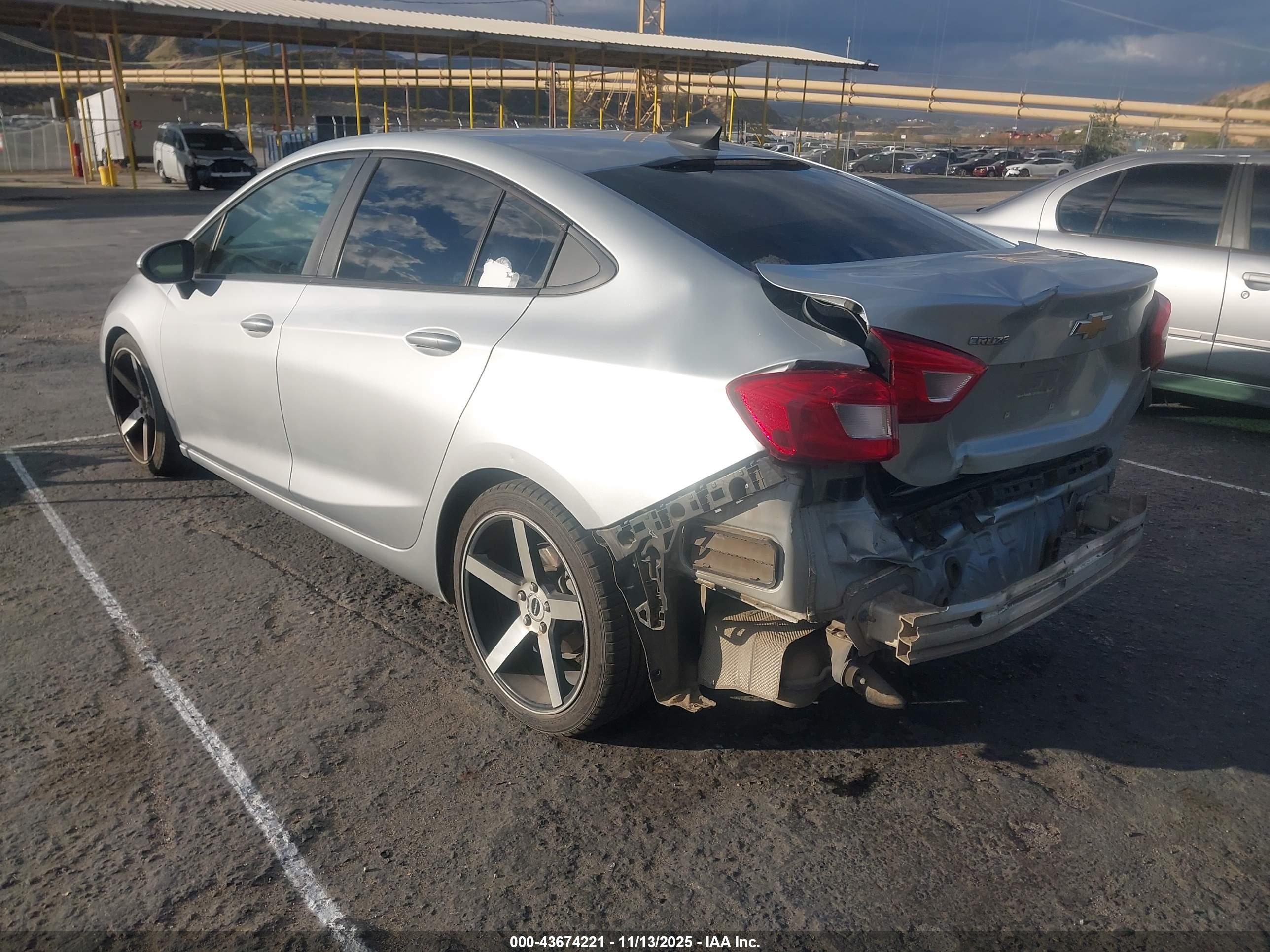 CHEVROLET CRUZE image 3