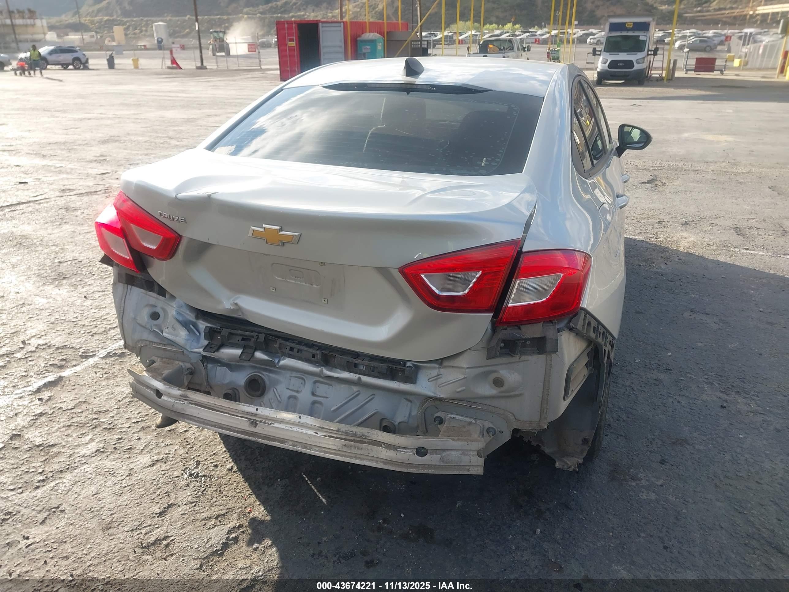 CHEVROLET CRUZE image 4