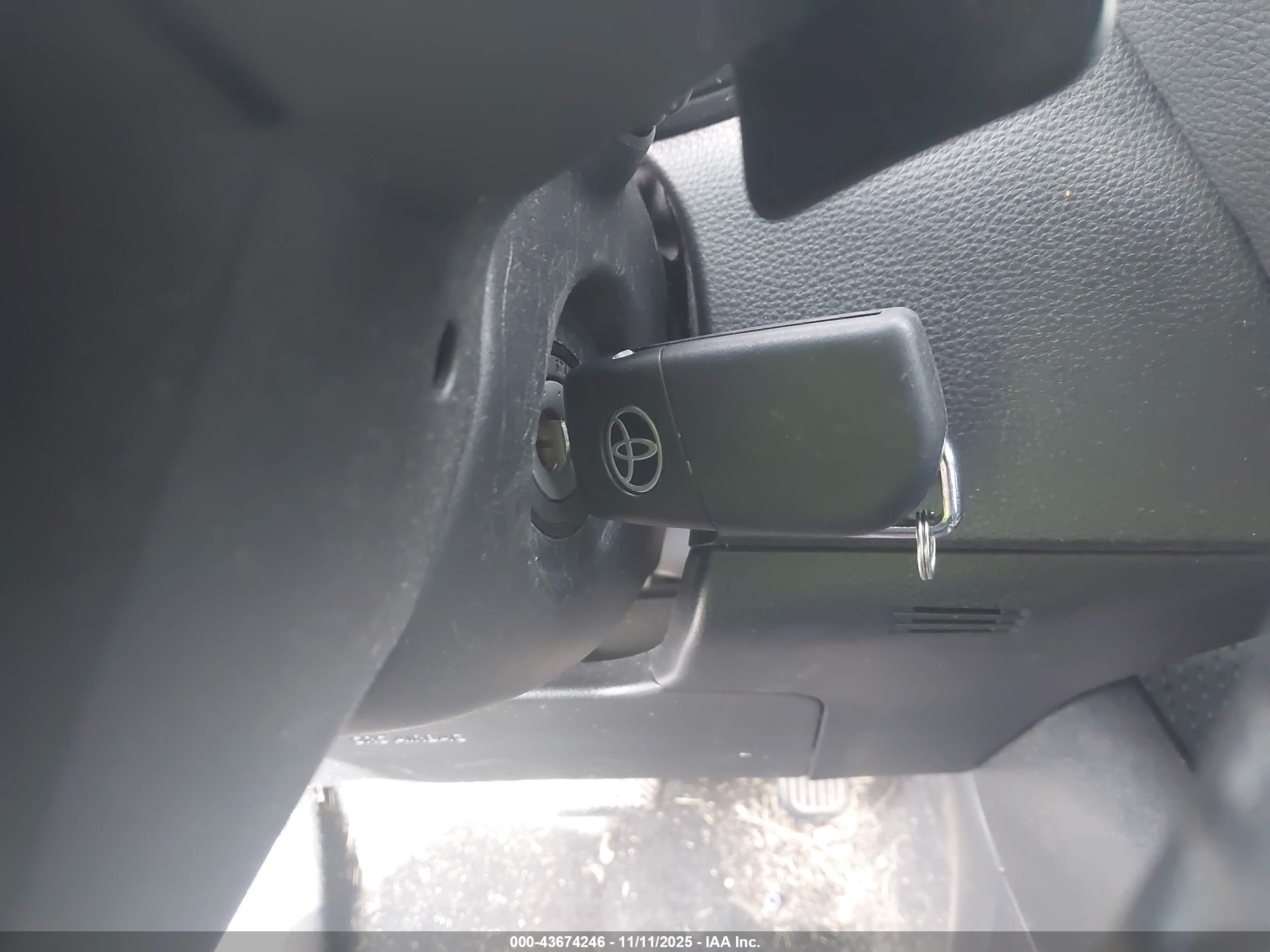 TOYOTA COROLLA image 11