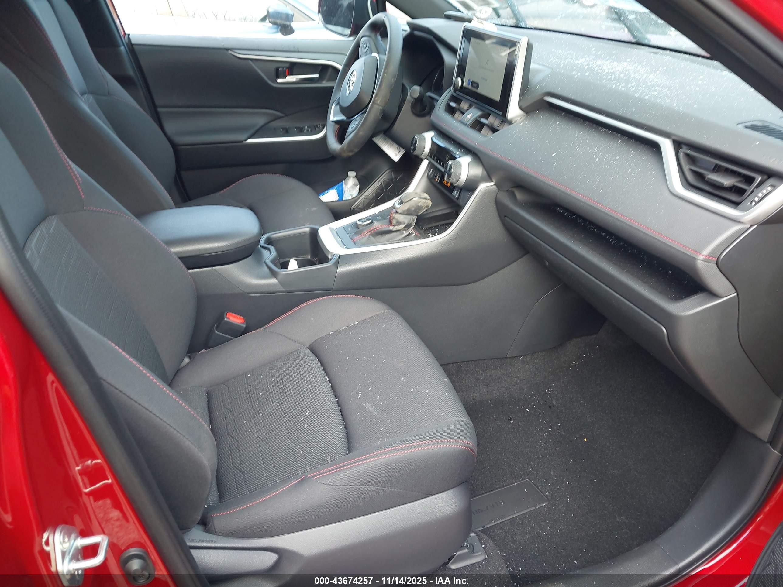 TOYOTA RAV4 image 5