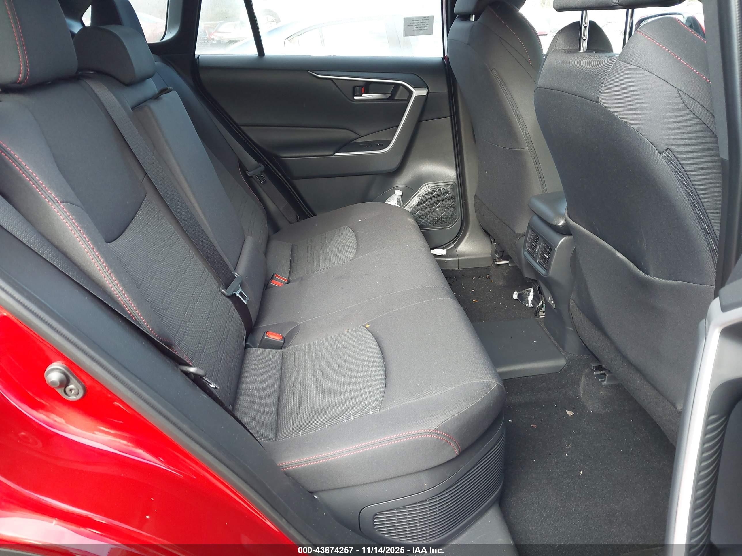 TOYOTA RAV4 image 8