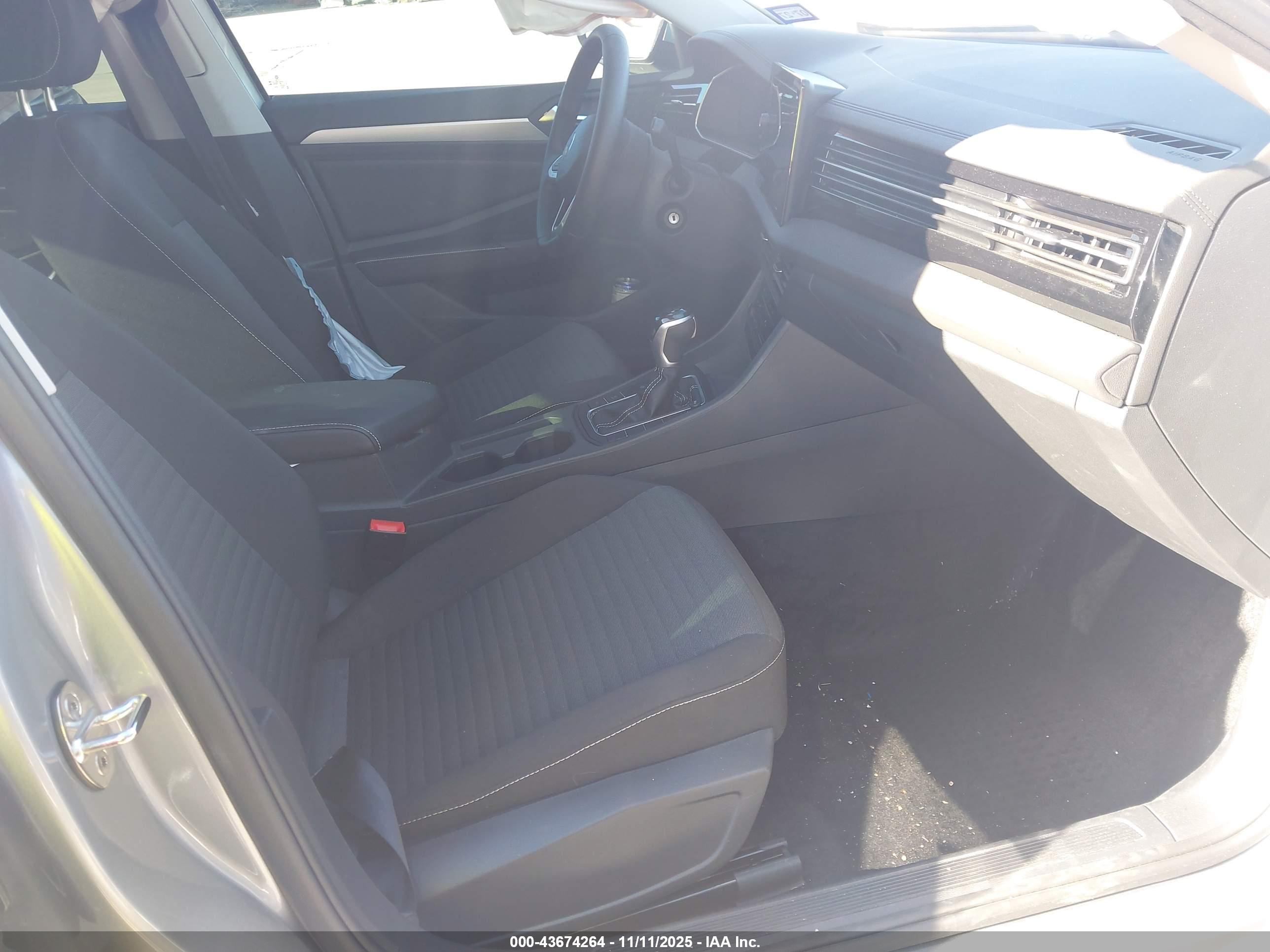 VOLKSWAGEN JETTA image 5