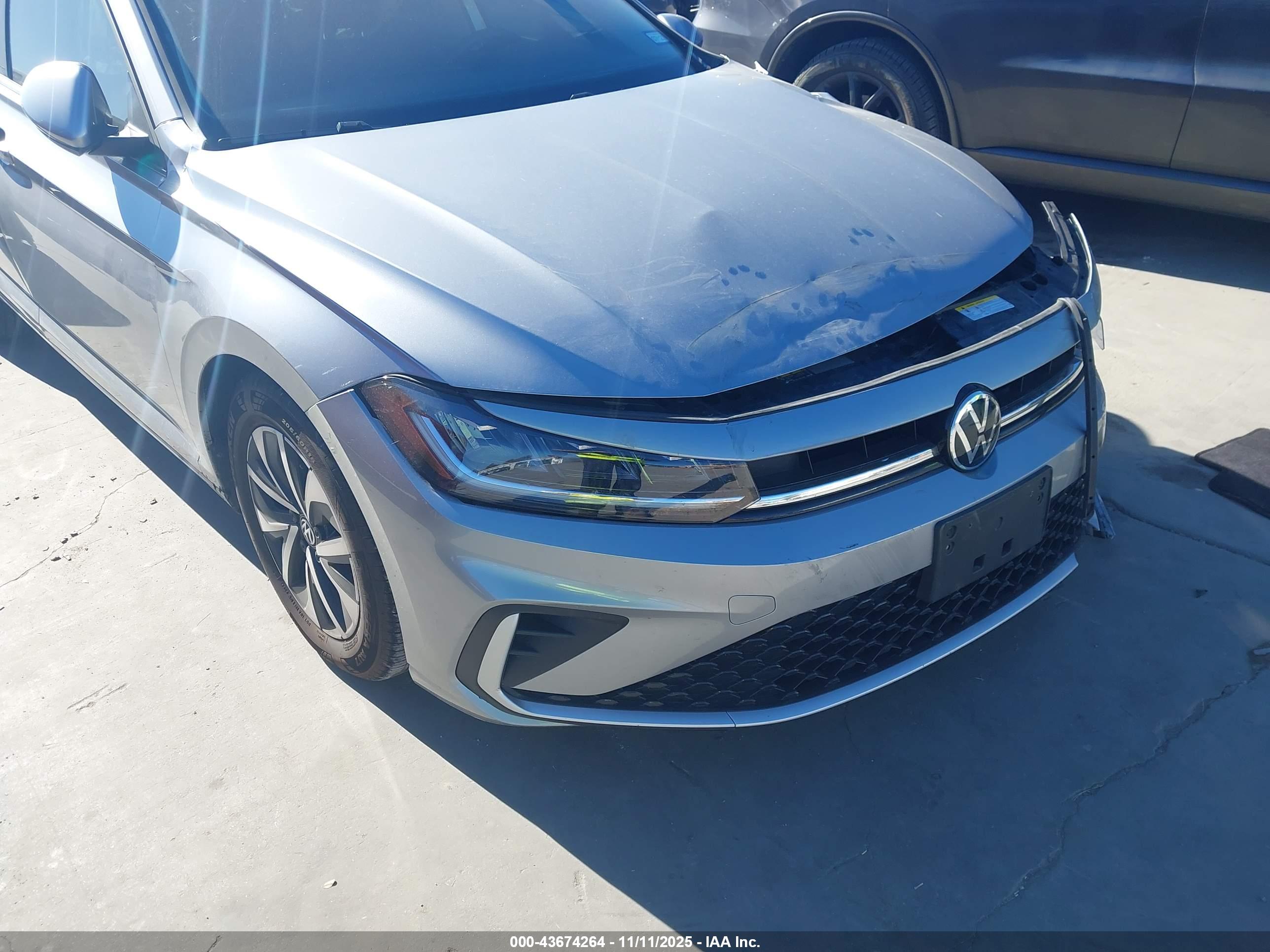 VOLKSWAGEN JETTA image 6