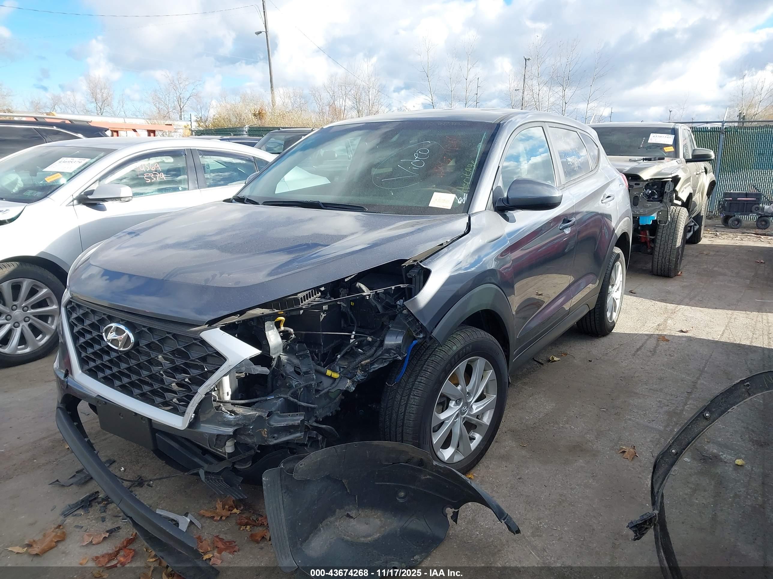 HYUNDAI TUCSON image 2