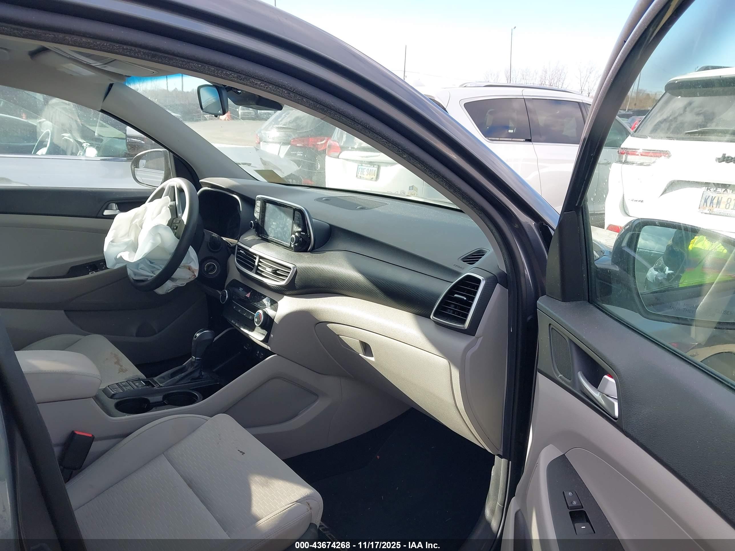 HYUNDAI TUCSON image 5