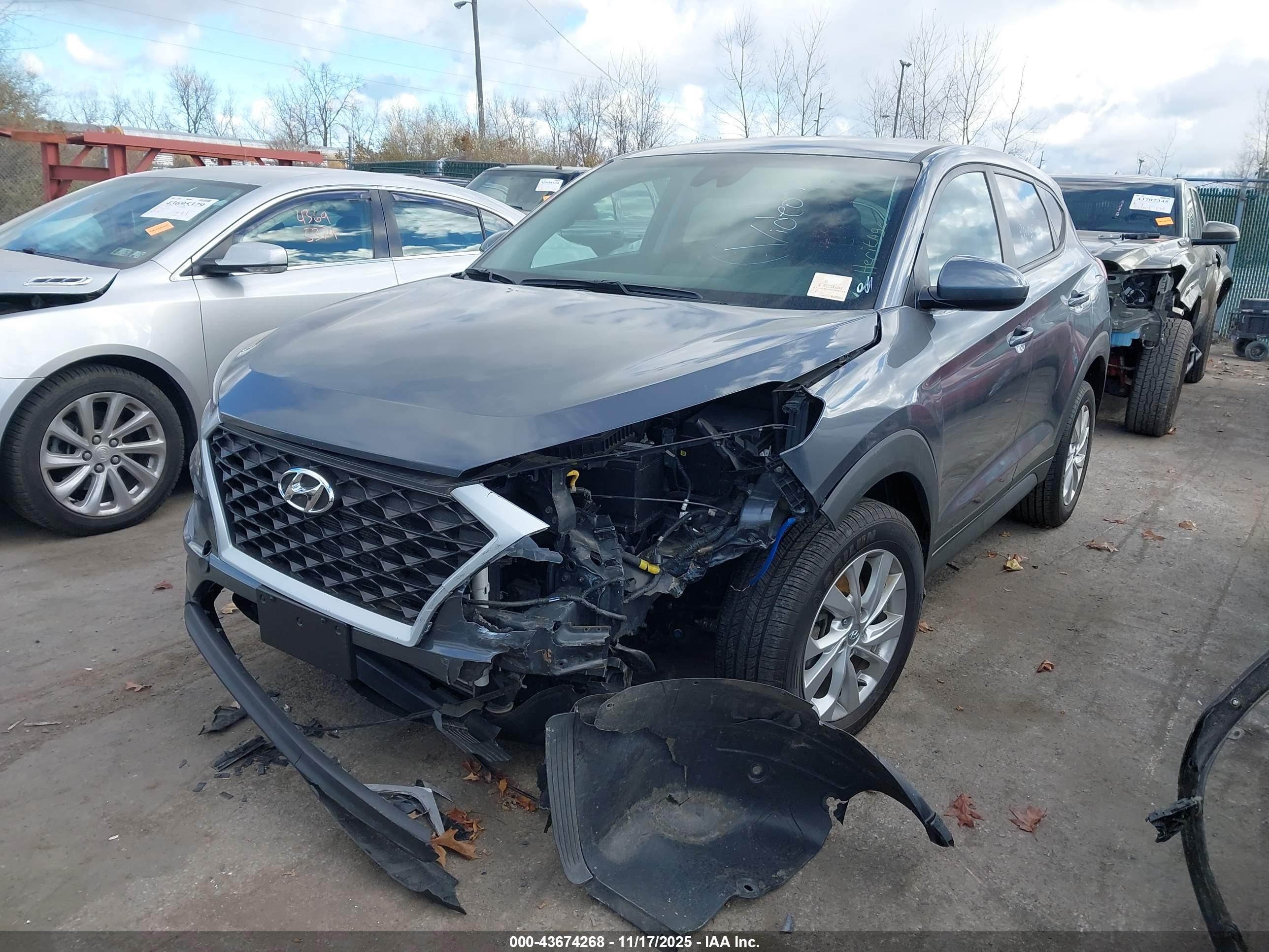 HYUNDAI TUCSON image 6