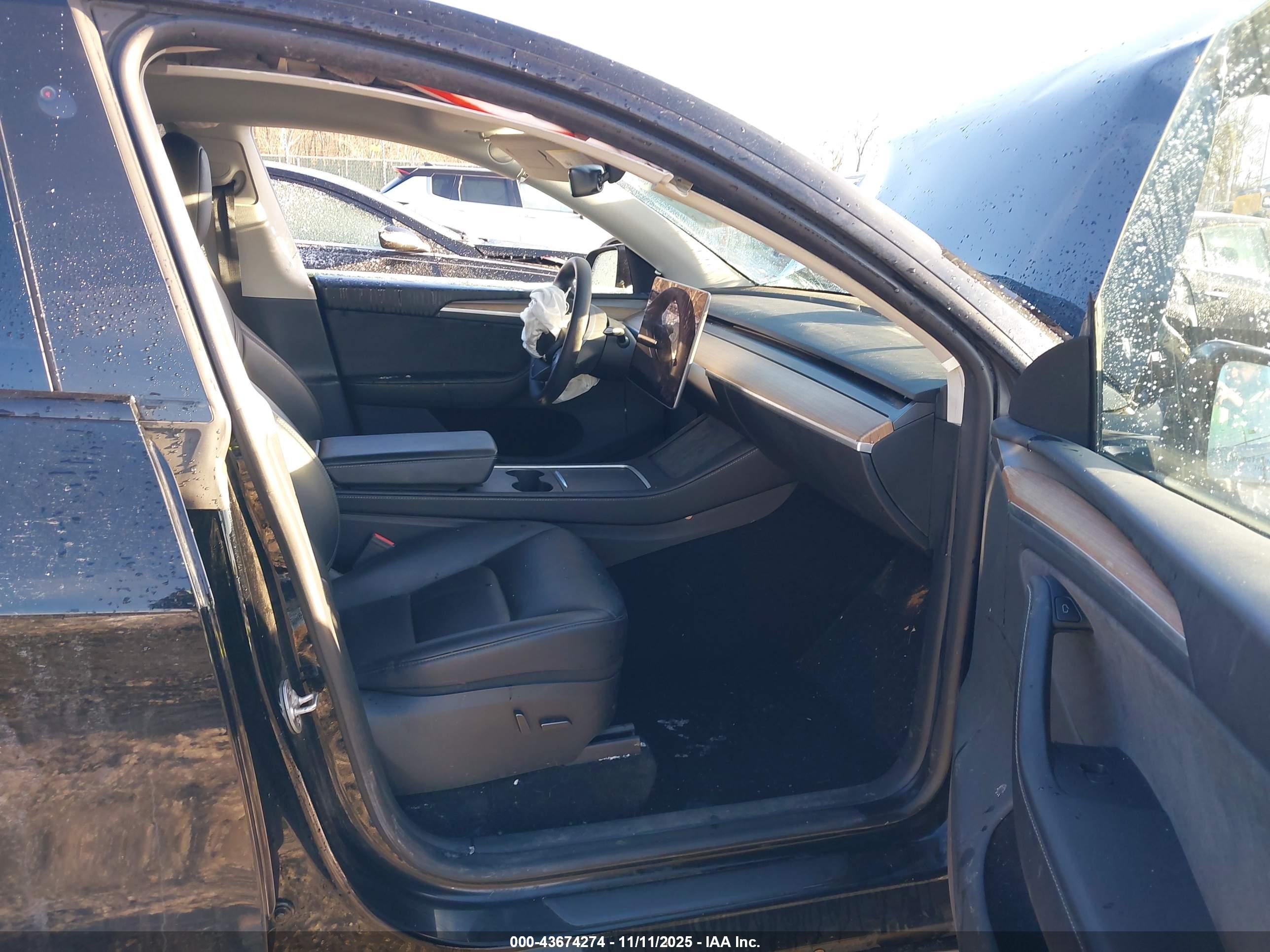 TESLA MODEL image 5