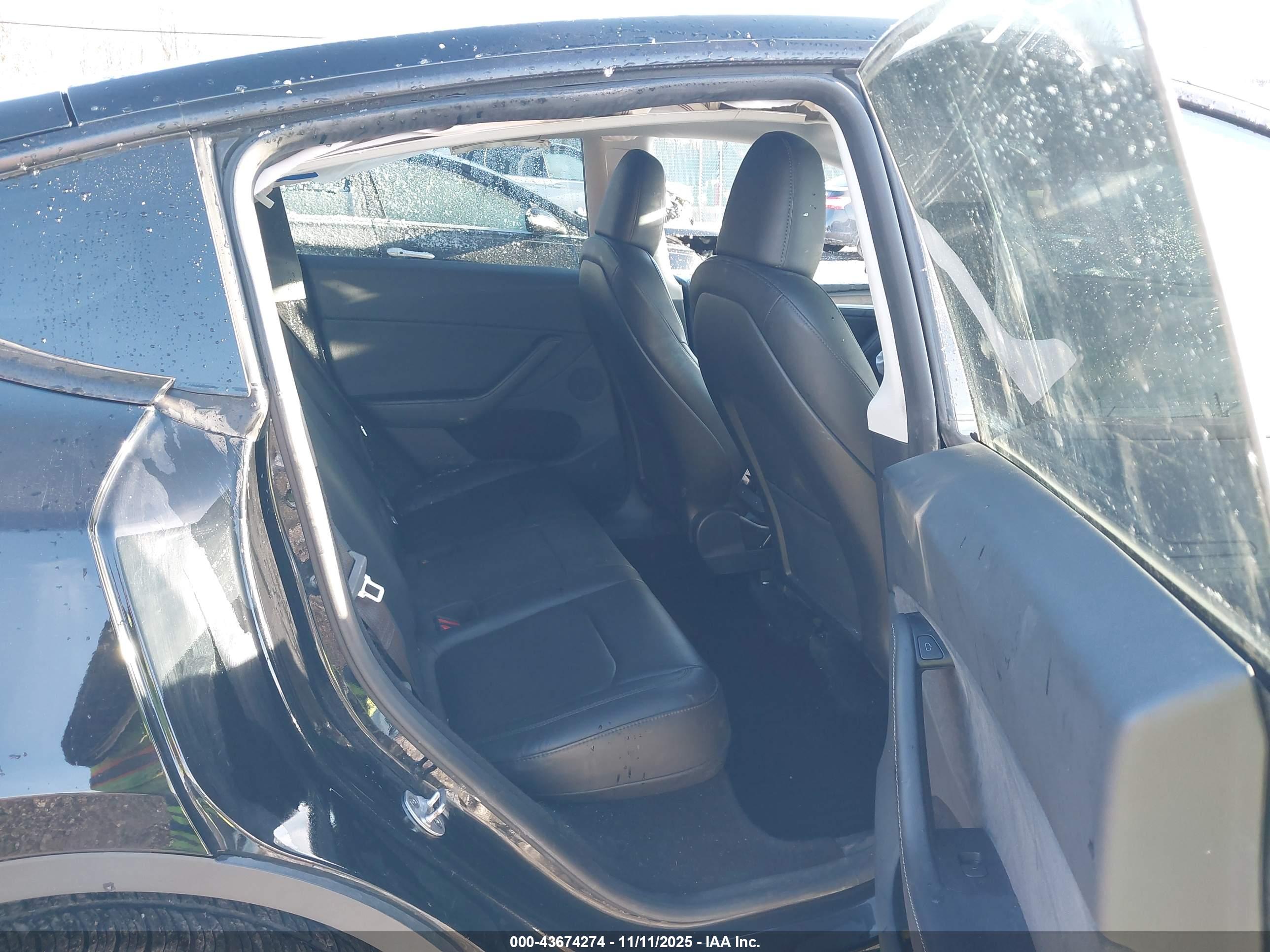 TESLA MODEL image 8