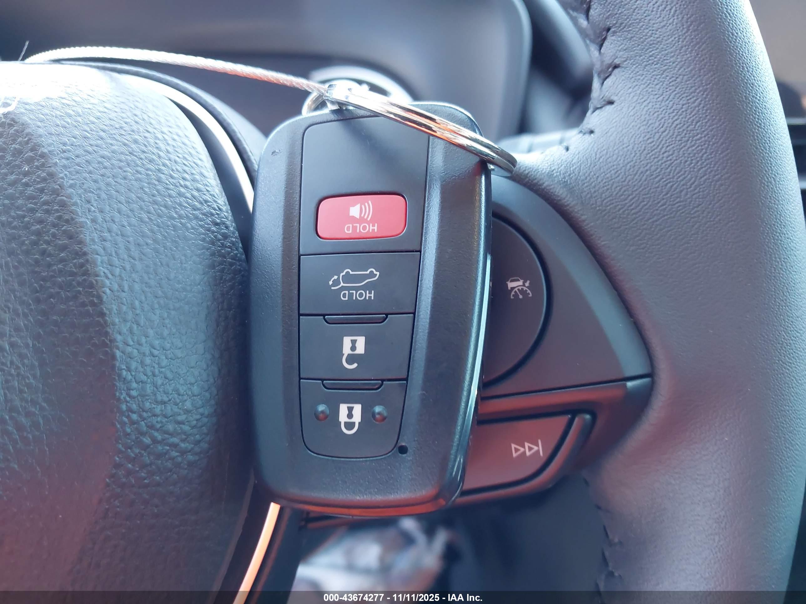 TOYOTA RAV4 image 11
