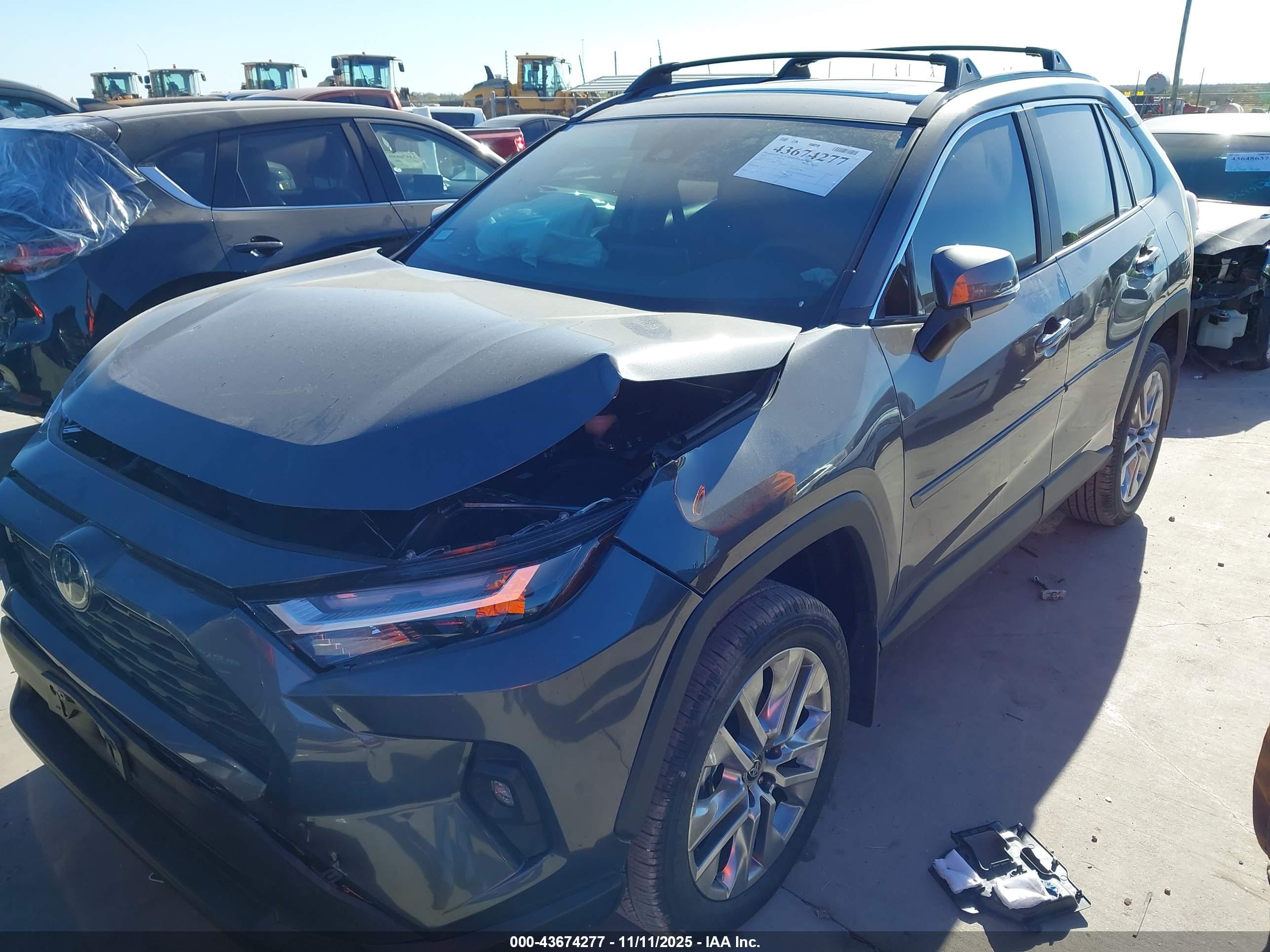 TOYOTA RAV4 image 2