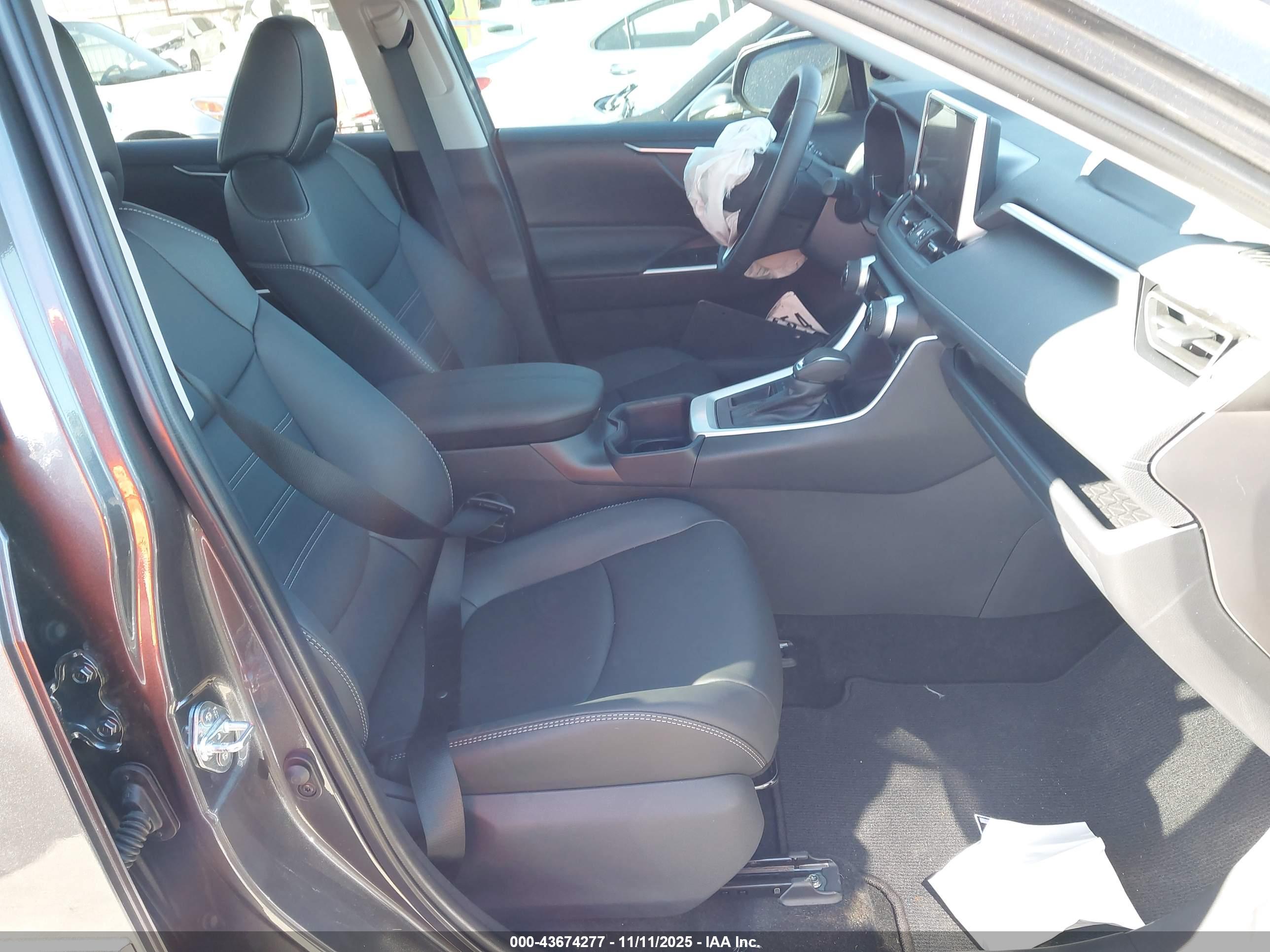 TOYOTA RAV4 image 5