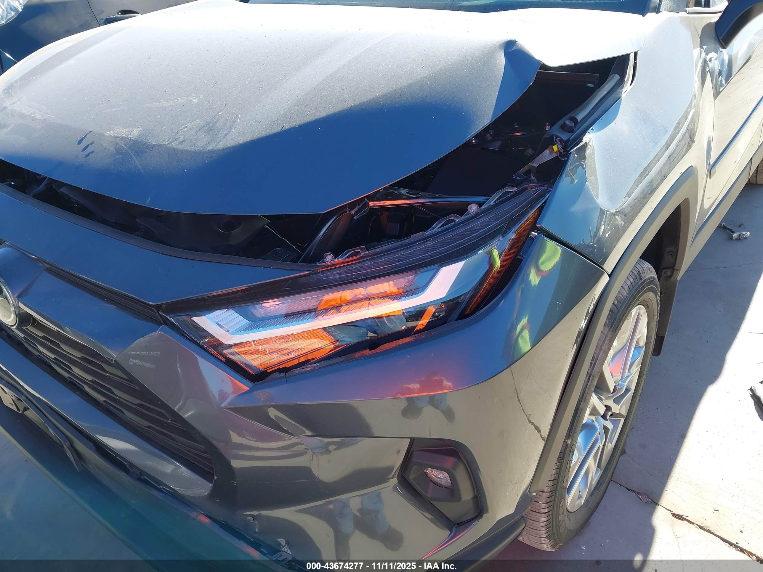 TOYOTA RAV4 image 6