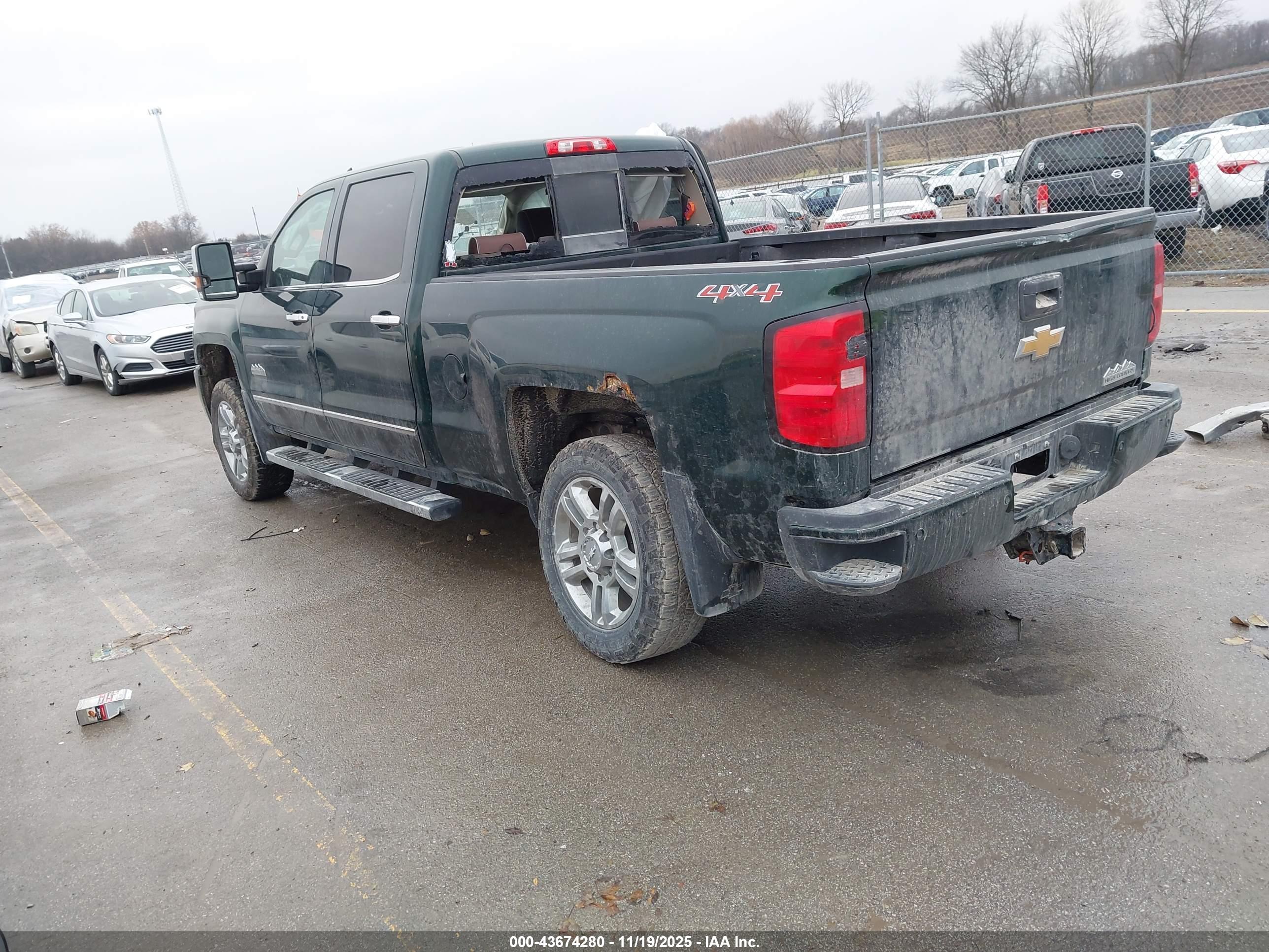 CHEVROLET SILVERADO image 3