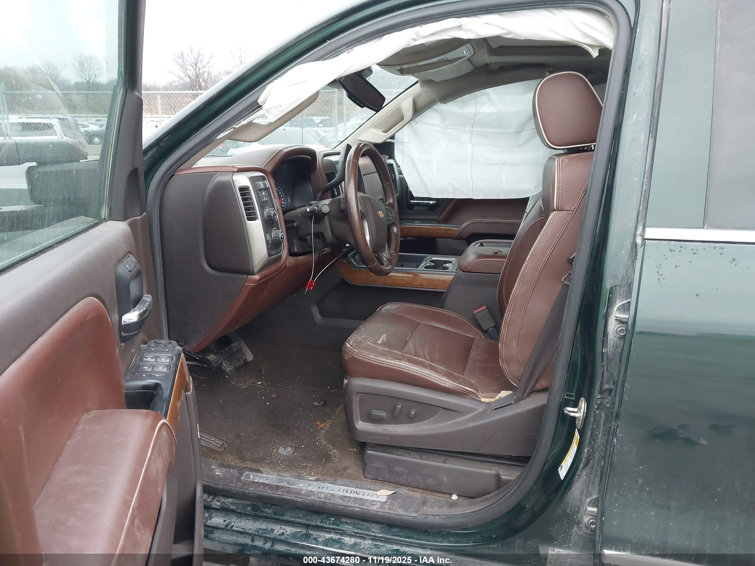 CHEVROLET SILVERADO image 5