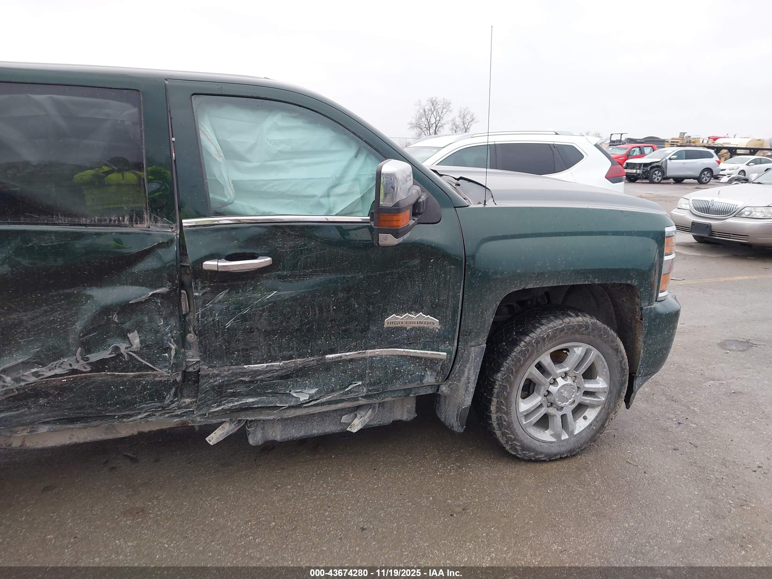 CHEVROLET SILVERADO image 6