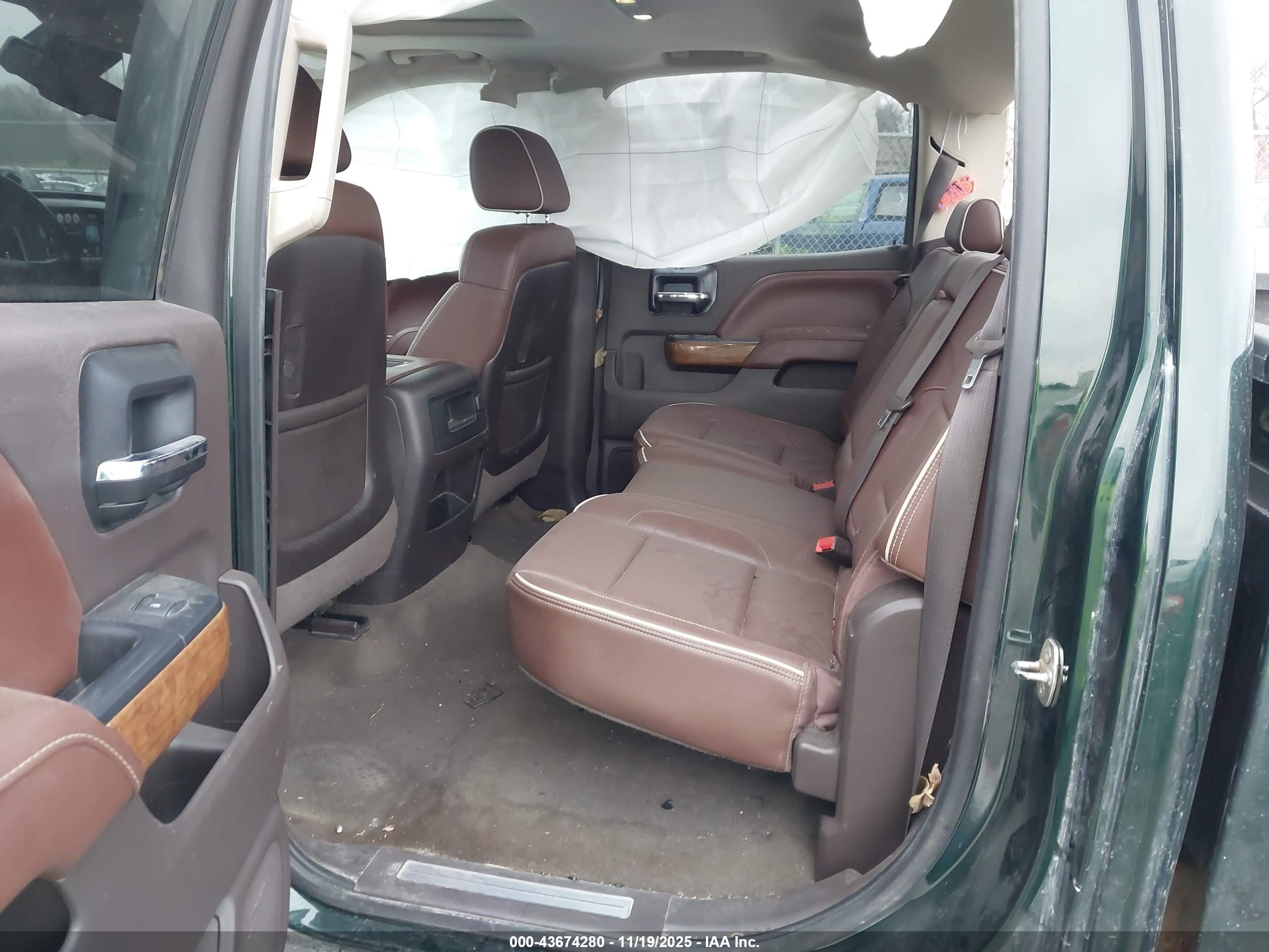 CHEVROLET SILVERADO image 8