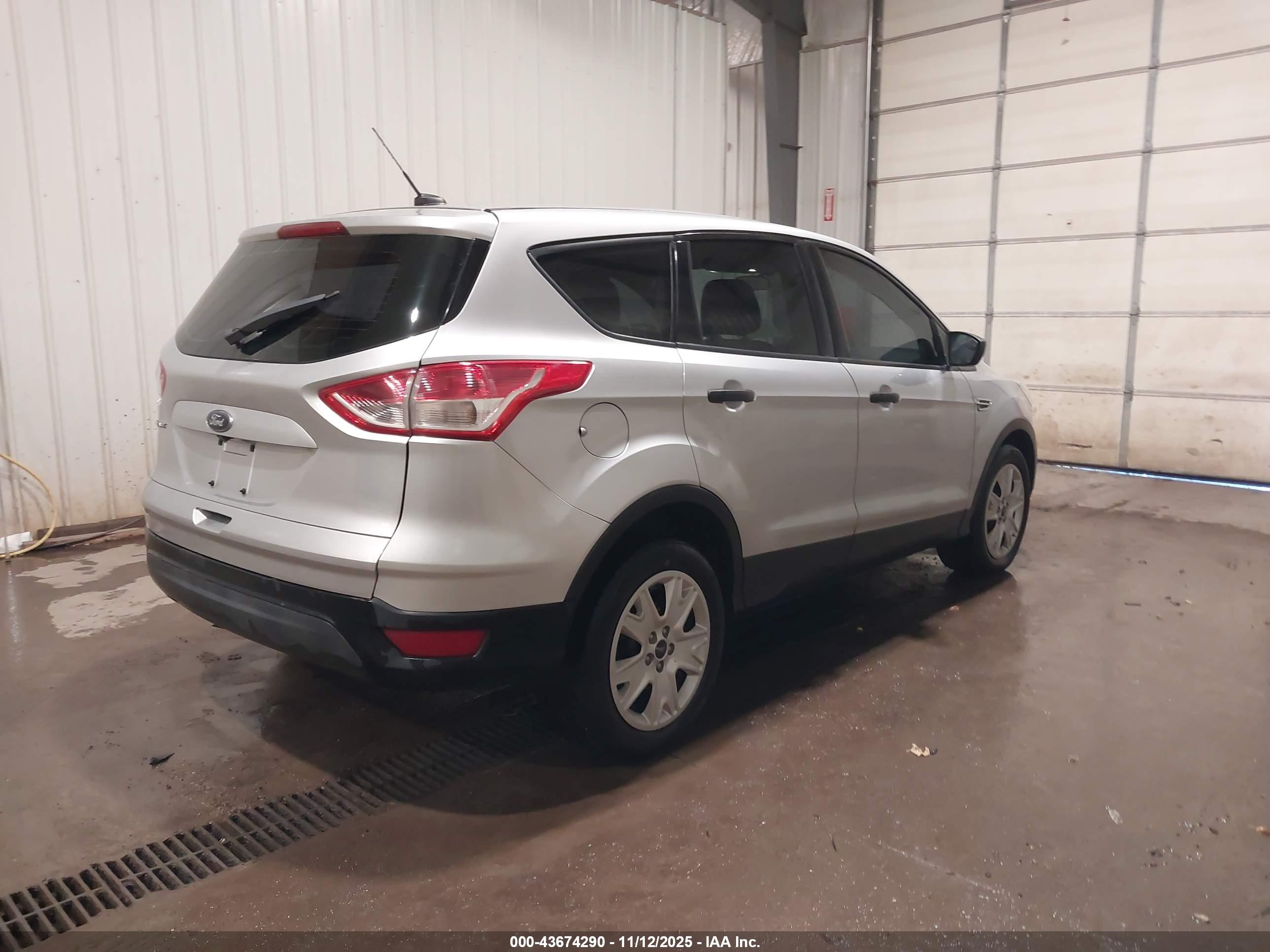 FORD ESCAPE image 4