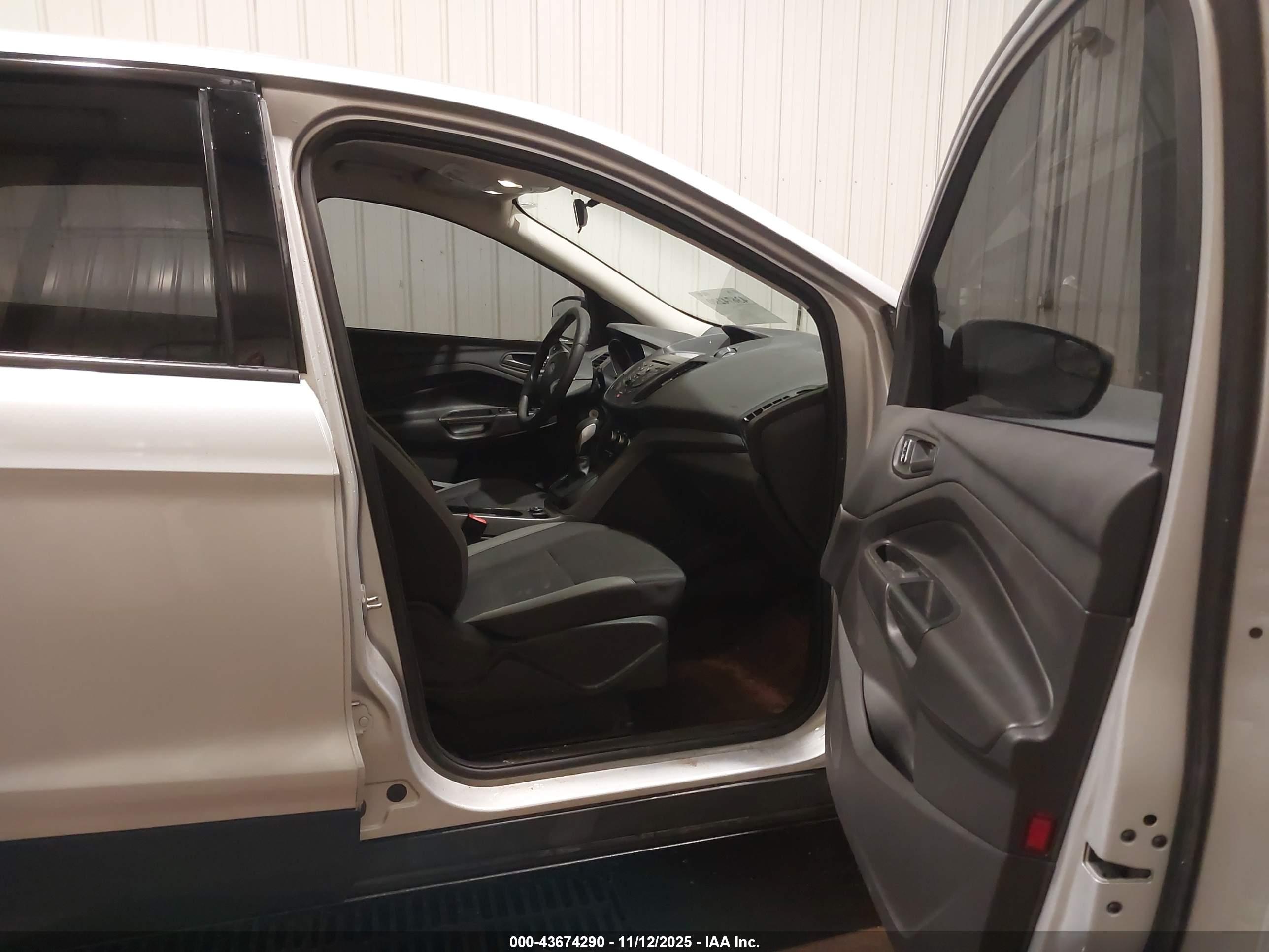 FORD ESCAPE image 5
