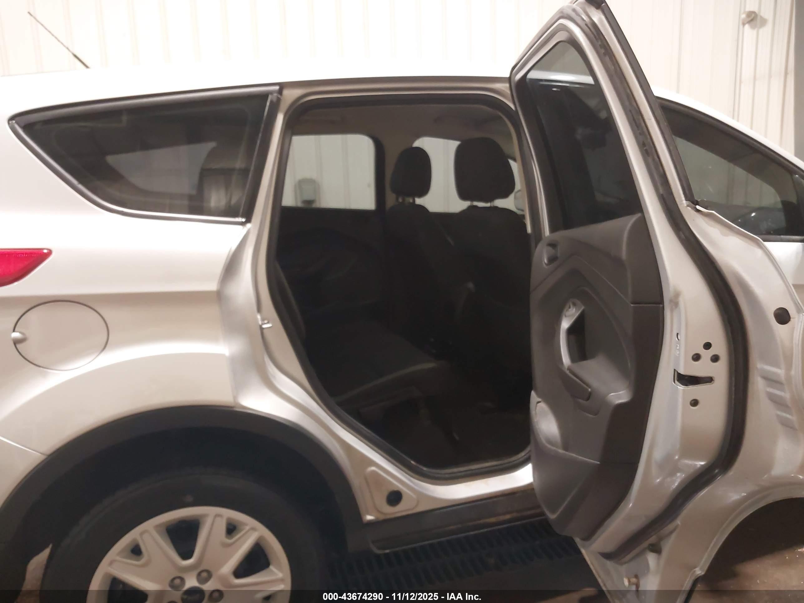 FORD ESCAPE image 8