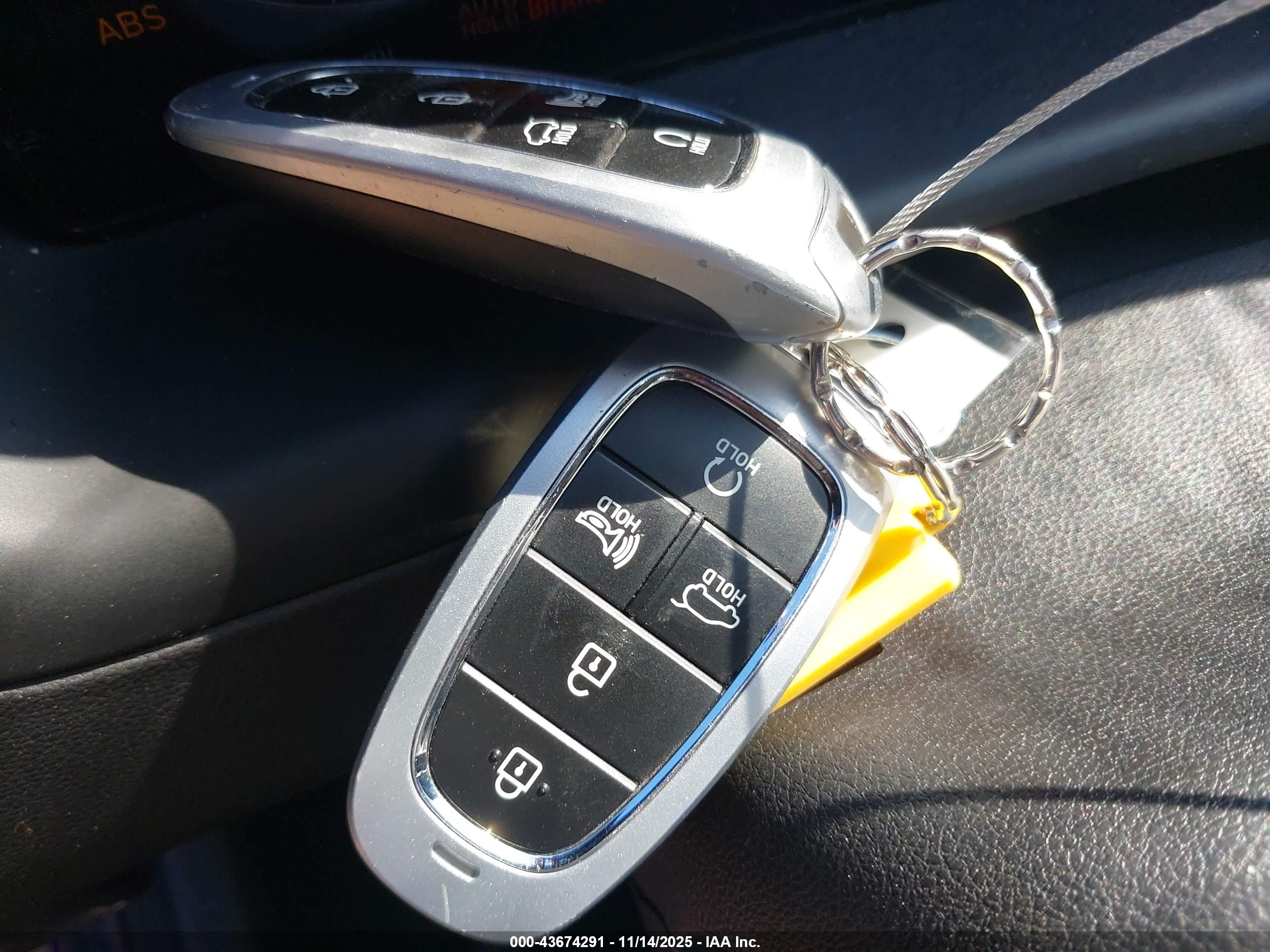 HYUNDAI TUCSON image 11