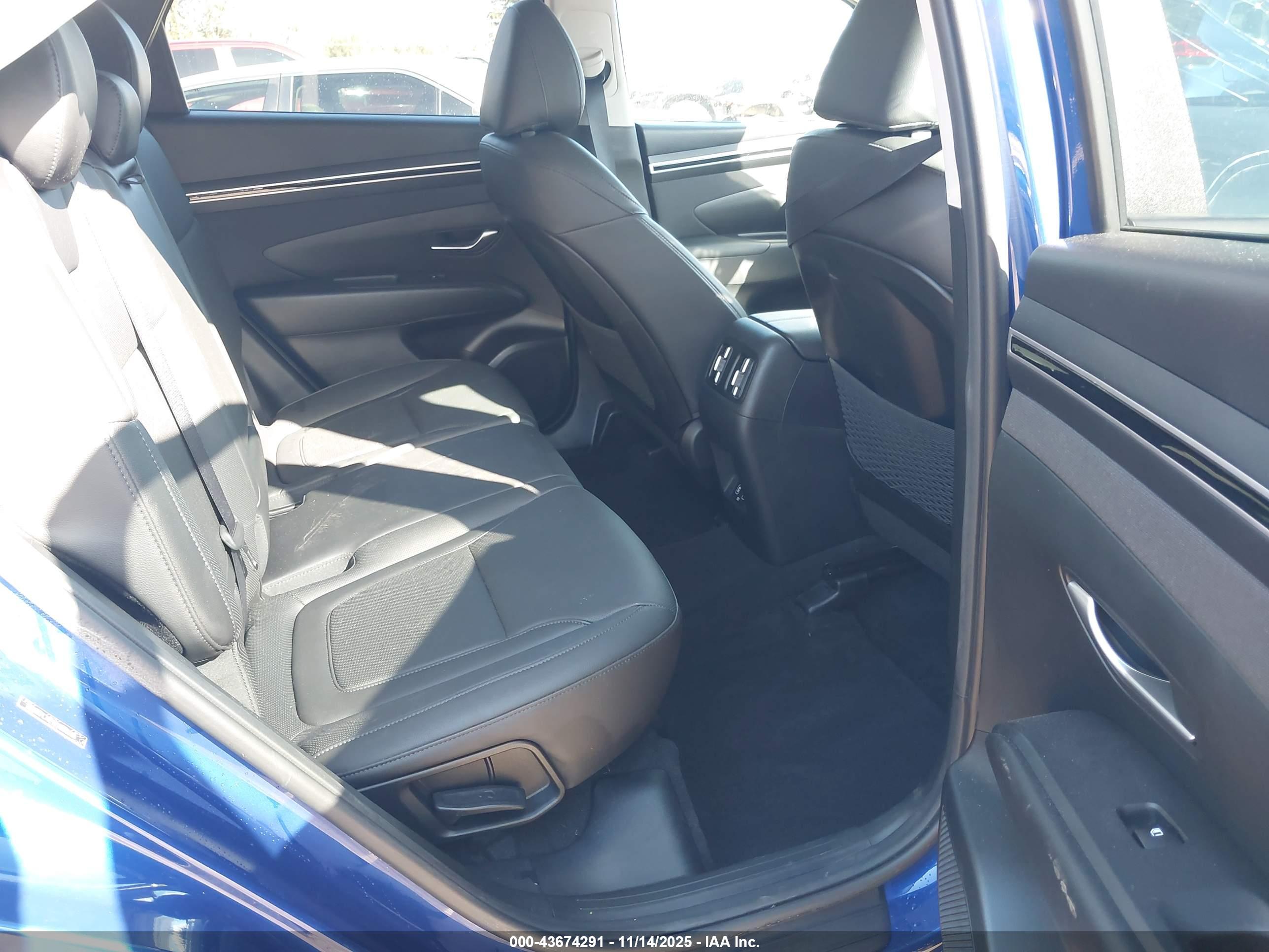 HYUNDAI TUCSON image 8